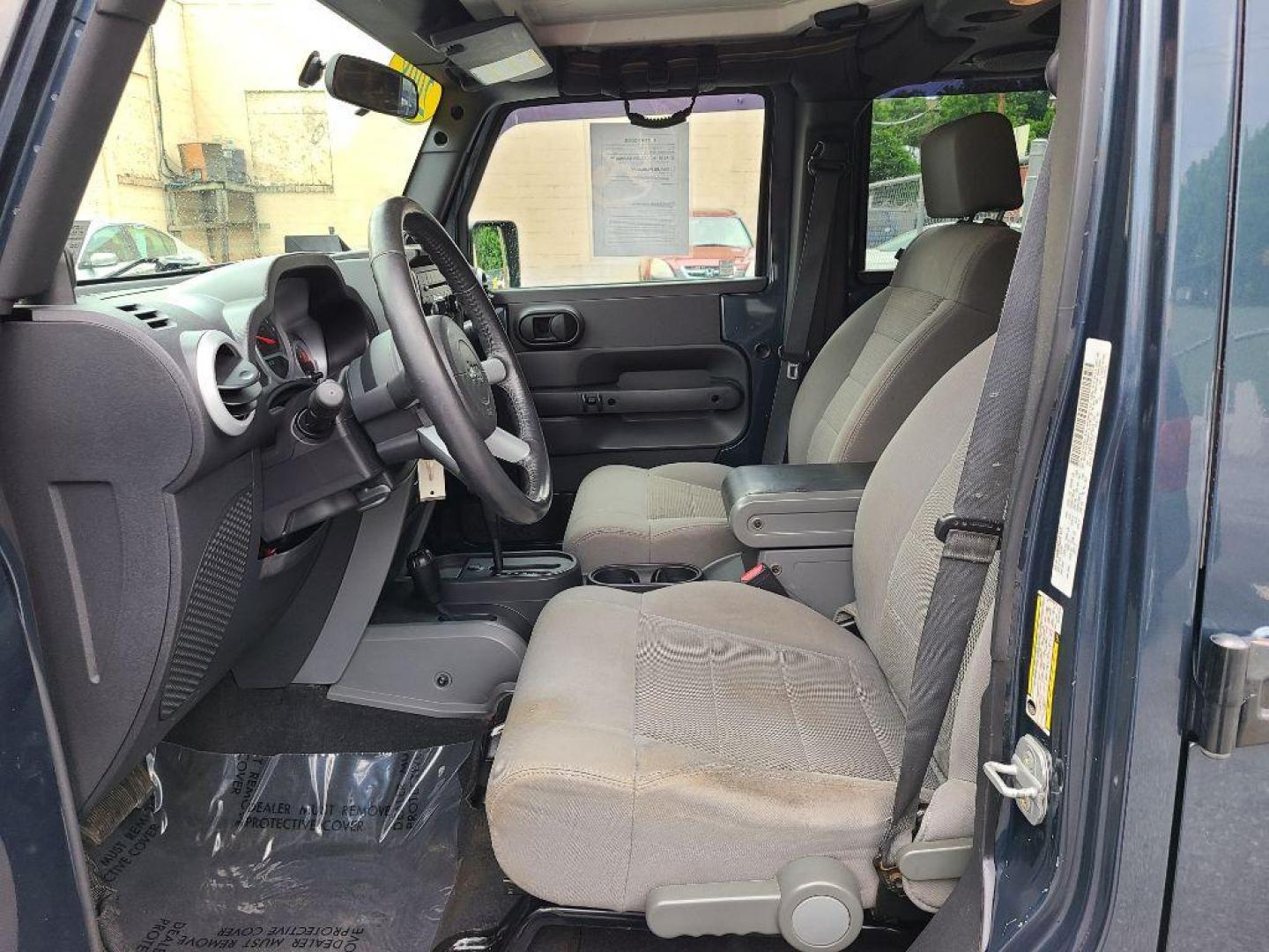 2008 BLUE JEEP WRANGLER UNLIMI SAHARA (1J4GA59118L) with an 3.8L engine, Automatic transmission, located at 117 North Cameron Street, Harrisburg, PA, 17101, (717) 963-8962, 40.267021, -76.875351 - WE FINANCE!!! Good Credit/ Bad Credit/ No Credit - ALL Trade-Ins Welcomed!!! ***Guaranteed Credit Approval*** APPLY ONLINE or CALL us TODAY ;) Internet Prices and Marketplace Prices are SPECIAL discounted ***CASH DEALS*** Retail Prices are higher. Please call us to discuss your cash and finan - Photo#8