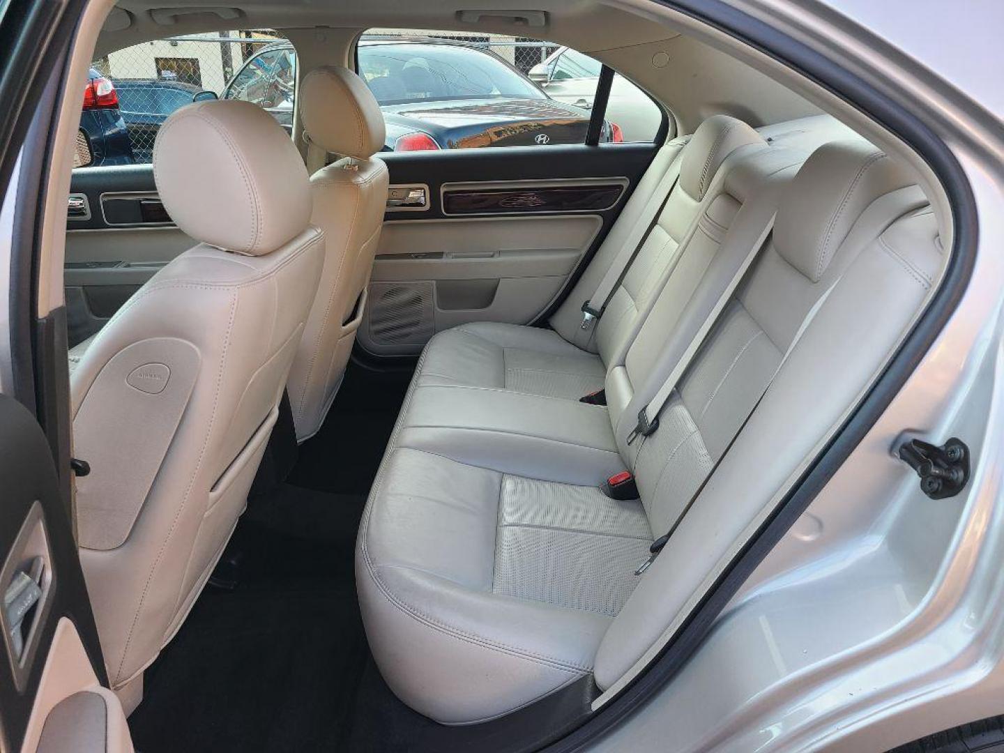 2008 SILVER LINCOLN MKZ SEDAN (3LNHM26TX8R) with an 3.5L engine, Automatic transmission, located at 117 North Cameron Street, Harrisburg, PA, 17101, (717) 963-8962, 40.267021, -76.875351 - WE FINANCE!!! Good Credit/ Bad Credit/ No Credit - ALL Trade-Ins Welcomed!!! ***Guaranteed Credit Approval*** APPLY ONLINE or CALL us TODAY ;) Internet Prices and Marketplace Prices are SPECIAL discounted ***CASH DEALS*** Retail Prices are higher. Please call us to discuss your cash and finan - Photo#12