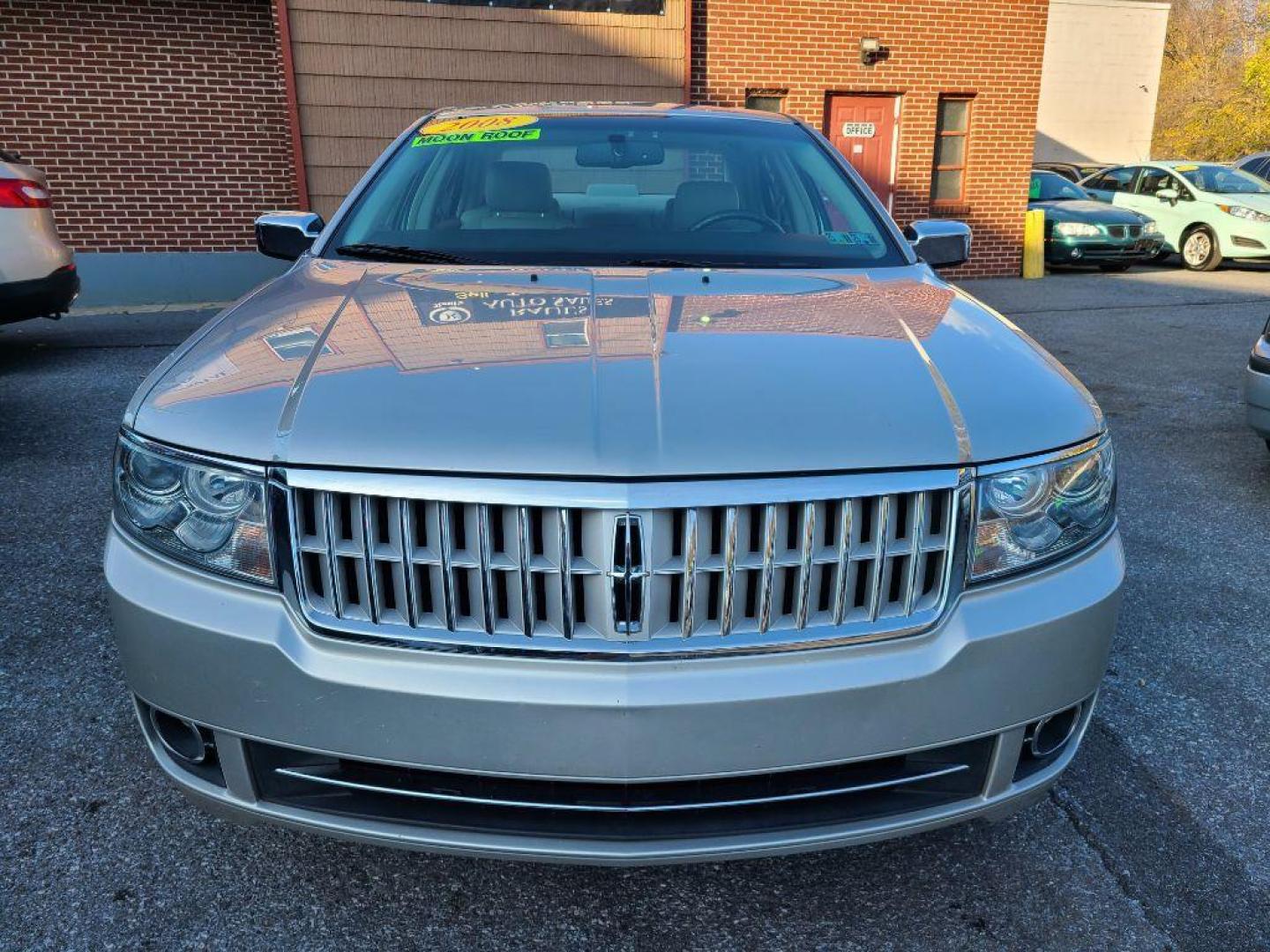 2008 SILVER LINCOLN MKZ SEDAN (3LNHM26TX8R) with an 3.5L engine, Automatic transmission, located at 117 North Cameron Street, Harrisburg, PA, 17101, (717) 963-8962, 40.267021, -76.875351 - WE FINANCE!!! Good Credit/ Bad Credit/ No Credit - ALL Trade-Ins Welcomed!!! ***Guaranteed Credit Approval*** APPLY ONLINE or CALL us TODAY ;) Internet Prices and Marketplace Prices are SPECIAL discounted ***CASH DEALS*** Retail Prices are higher. Please call us to discuss your cash and finan - Photo#7