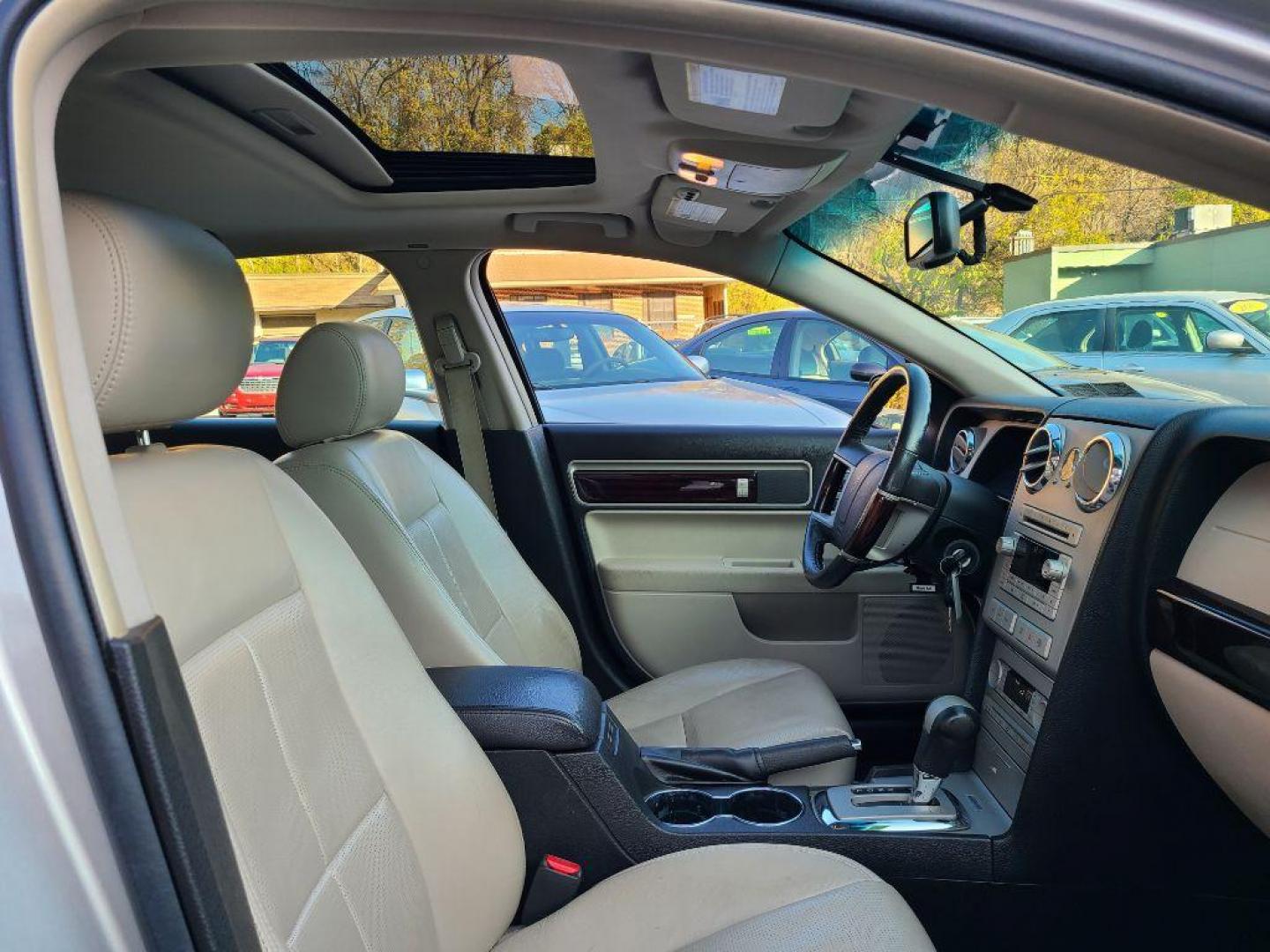 2008 SILVER LINCOLN MKZ SEDAN (3LNHM26TX8R) with an 3.5L engine, Automatic transmission, located at 117 North Cameron Street, Harrisburg, PA, 17101, (717) 963-8962, 40.267021, -76.875351 - WE FINANCE!!! Good Credit/ Bad Credit/ No Credit - ALL Trade-Ins Welcomed!!! ***Guaranteed Credit Approval*** APPLY ONLINE or CALL us TODAY ;) Internet Prices and Marketplace Prices are SPECIAL discounted ***CASH DEALS*** Retail Prices are higher. Please call us to discuss your cash and finan - Photo#8
