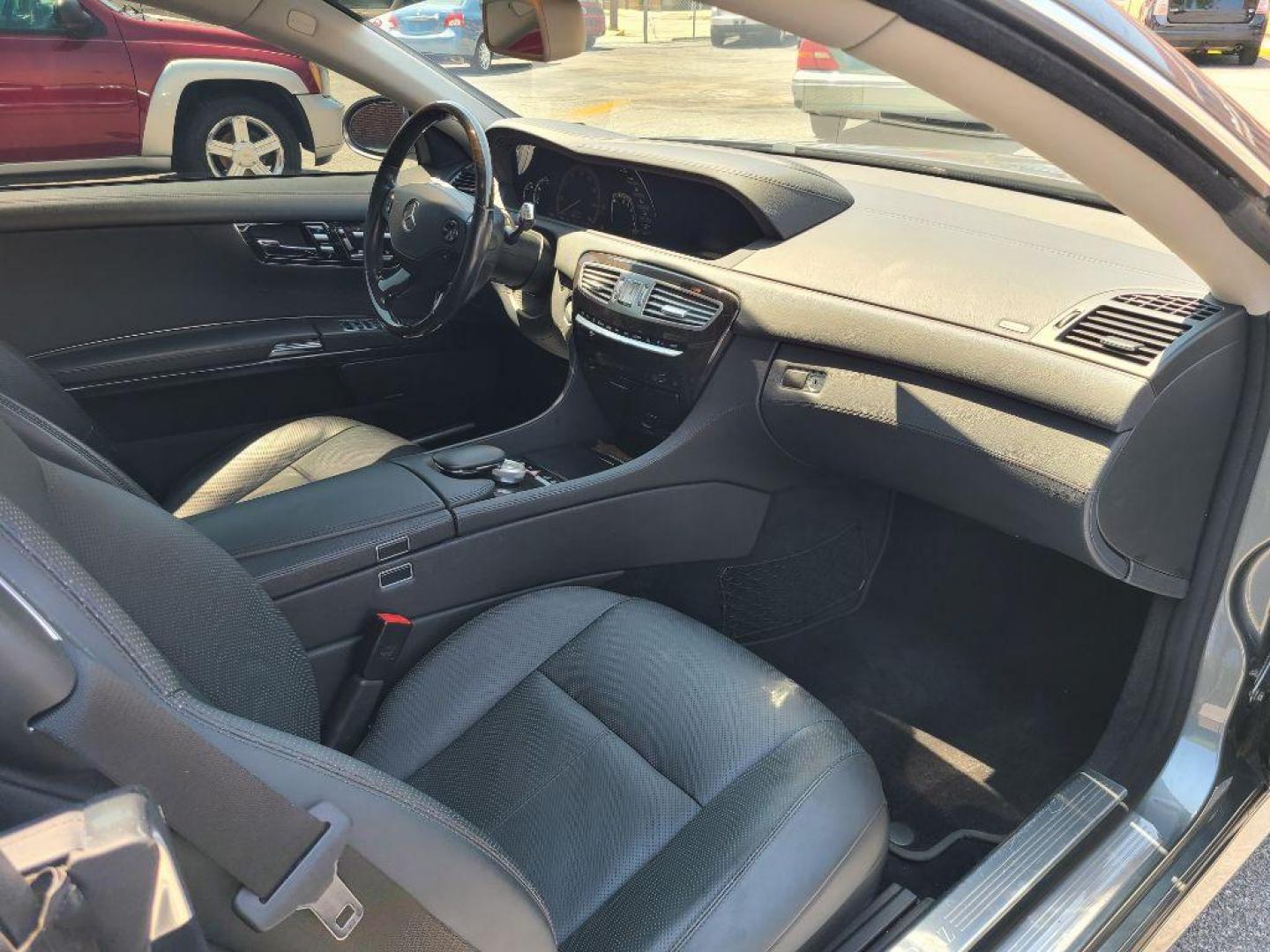 2008 GRAY MERCEDES-BENZ CL 550 (WDDEJ71X88A) with an 5.5L engine, Automatic transmission, located at 117 North Cameron Street, Harrisburg, PA, 17101, (717) 963-8962, 40.267021, -76.875351 - WE FINANCE!!! Good Credit/ Bad Credit/ No Credit - ALL Trade-Ins Welcomed!!! ***Guaranteed Credit Approval*** APPLY ONLINE or CALL us TODAY ;) Internet Prices and Marketplace Prices are SPECIAL discounted ***CASH DEALS*** Retail Prices are higher. Please call us to discuss your cash and finan - Photo#9