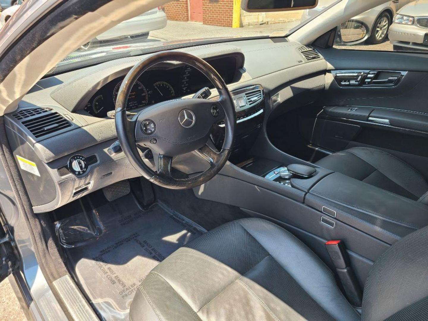 2008 GRAY MERCEDES-BENZ CL 550 (WDDEJ71X88A) with an 5.5L engine, Automatic transmission, located at 117 North Cameron Street, Harrisburg, PA, 17101, (717) 963-8962, 40.267021, -76.875351 - WE FINANCE!!! Good Credit/ Bad Credit/ No Credit - ALL Trade-Ins Welcomed!!! ***Guaranteed Credit Approval*** APPLY ONLINE or CALL us TODAY ;) Internet Prices and Marketplace Prices are SPECIAL discounted ***CASH DEALS*** Retail Prices are higher. Please call us to discuss your cash and finan - Photo#13