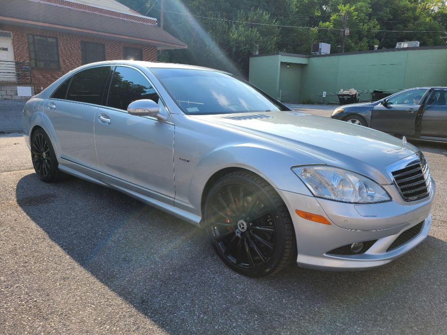 2008 SILVER MERCEDES-BENZ S-CLASS S550 4MATIC (WDDNG86X58A) with an 5.5L engine, Automatic transmission, located at 7981 Paxton Street, Harrisburg, PA, 17111, (717) 561-2926, 40.261490, -76.749229 - WE FINANCE!!! Good Credit/ Bad Credit/ No Credit - ALL Trade-Ins Welcomed!!! ***Guaranteed Credit Approval*** APPLY ONLINE or CALL us TODAY ;) Internet Prices and Marketplace Prices are SPECIAL discounted ***CASH DEALS*** Retail Prices are higher. Please call us to discuss your cash and finan - Photo#7