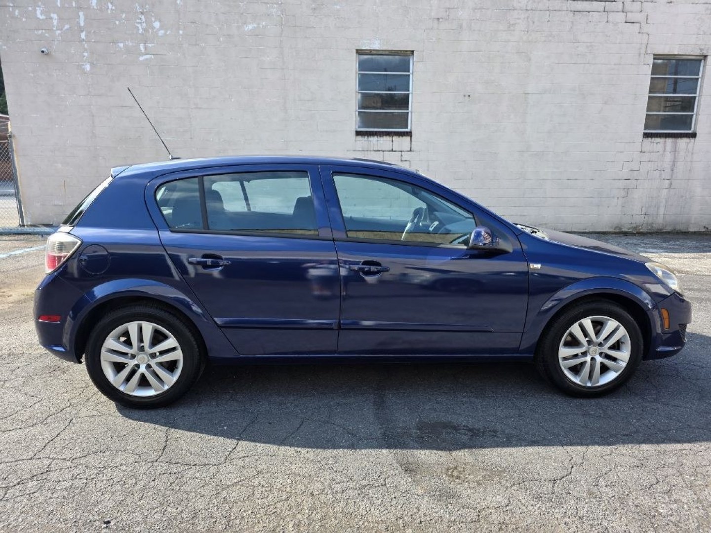 2008 BLUE SATURN ASTRA XE (W08AR671185) with an 1.8L engine, Automatic transmission, located at 117 North Cameron Street, Harrisburg, PA, 17101, (717) 963-8962, 40.267021, -76.875351- Photo#5