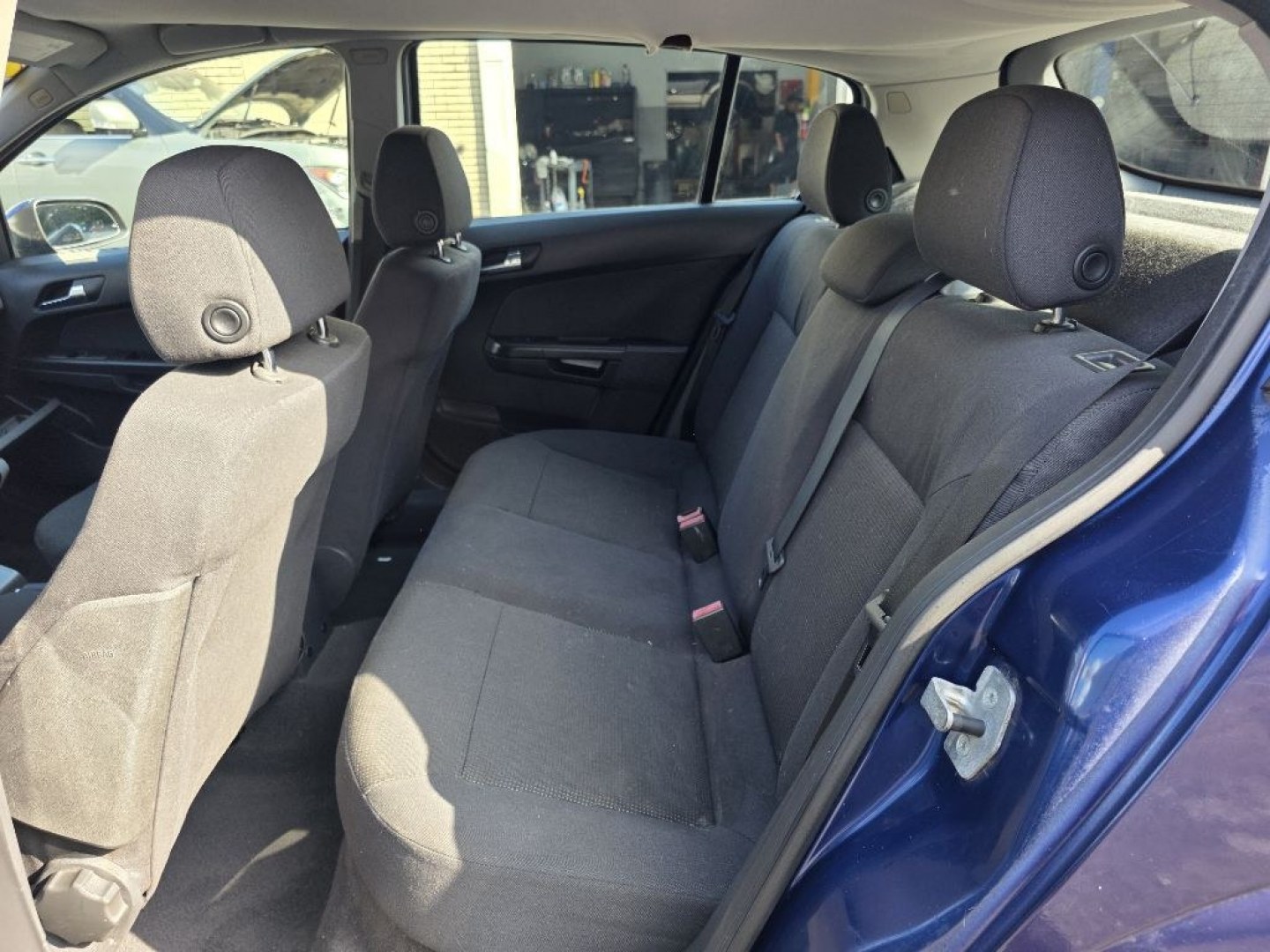 2008 BLUE SATURN ASTRA XE (W08AR671185) with an 1.8L engine, Automatic transmission, located at 117 North Cameron Street, Harrisburg, PA, 17101, (717) 963-8962, 40.267021, -76.875351- Photo#9