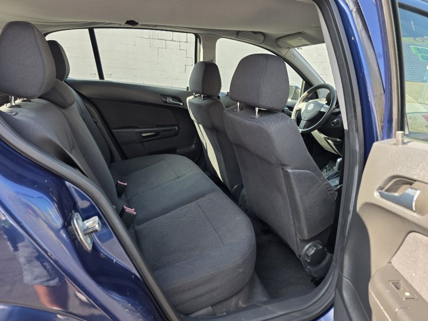 2008 BLUE SATURN ASTRA XE (W08AR671185) with an 1.8L engine, Automatic transmission, located at 117 North Cameron Street, Harrisburg, PA, 17101, (717) 963-8962, 40.267021, -76.875351- Photo#11
