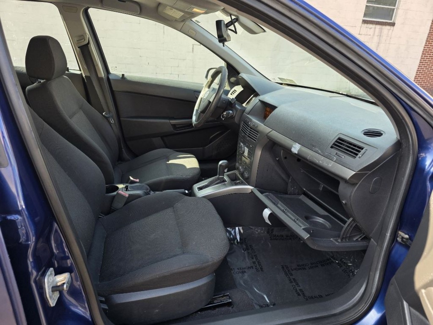 2008 BLUE SATURN ASTRA XE (W08AR671185) with an 1.8L engine, Automatic transmission, located at 117 North Cameron Street, Harrisburg, PA, 17101, (717) 963-8962, 40.267021, -76.875351- Photo#13
