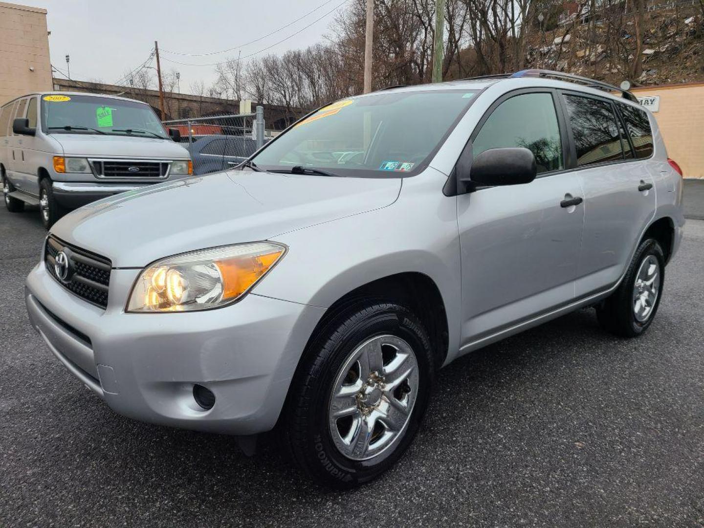 2008 SILVER TOYOTA RAV4 4WD (JTMBD35VX85) with an 2.4L engine, Automatic transmission, located at 117 North Cameron Street, Harrisburg, PA, 17101, (717) 963-8962, 40.267021, -76.875351 - Photo#0