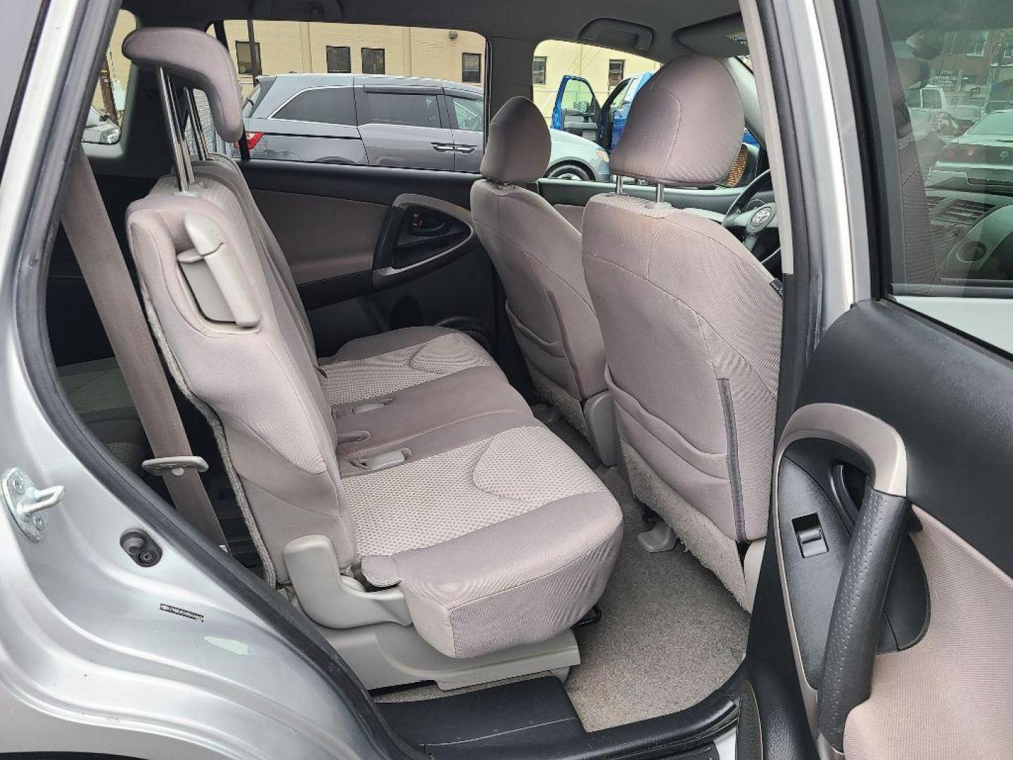 2008 SILVER TOYOTA RAV4 4WD (JTMBD35VX85) with an 2.4L engine, Automatic transmission, located at 117 North Cameron Street, Harrisburg, PA, 17101, (717) 963-8962, 40.267021, -76.875351 - Photo#11