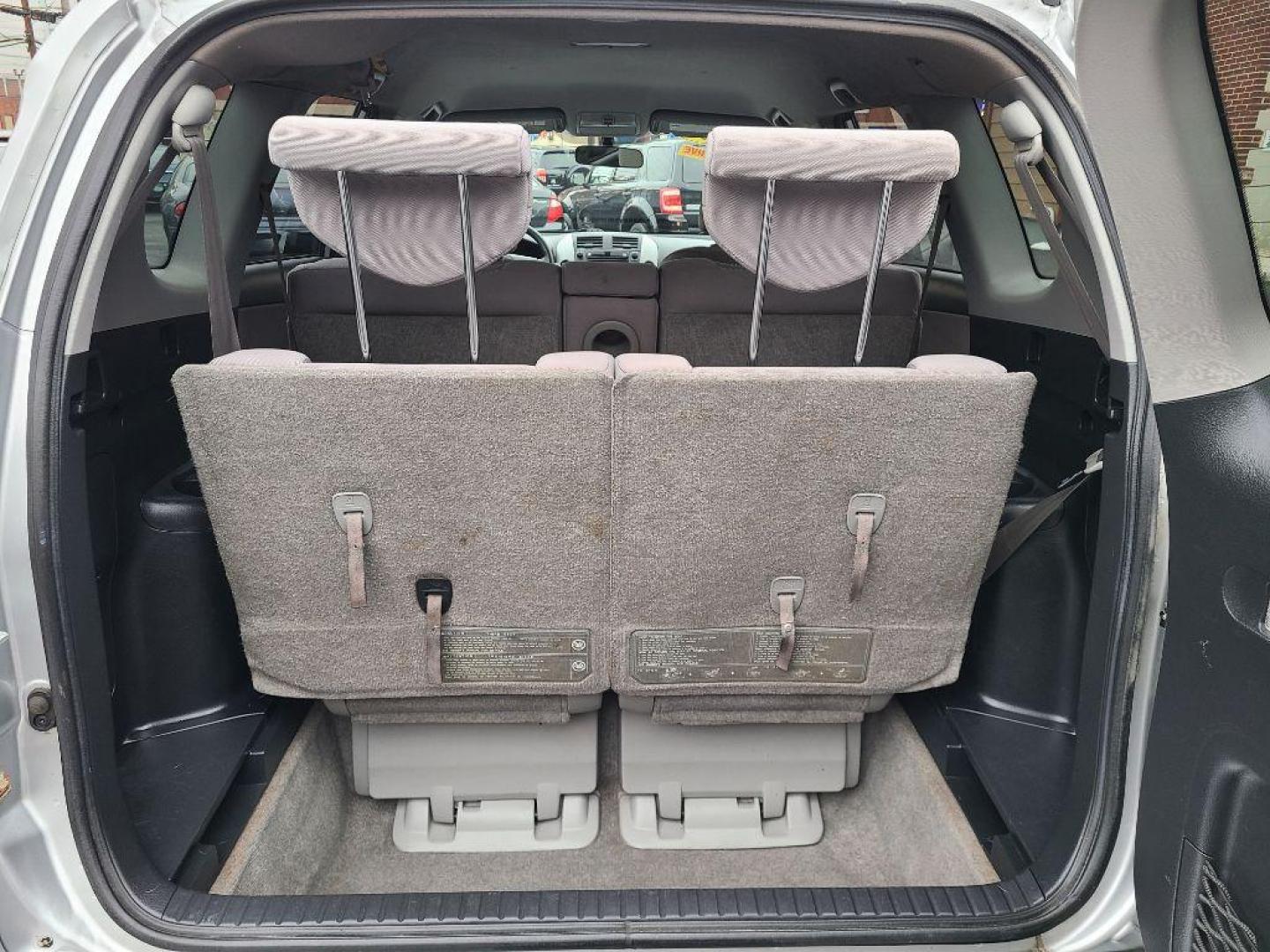 2008 SILVER TOYOTA RAV4 4WD (JTMBD35VX85) with an 2.4L engine, Automatic transmission, located at 117 North Cameron Street, Harrisburg, PA, 17101, (717) 963-8962, 40.267021, -76.875351 - Photo#12