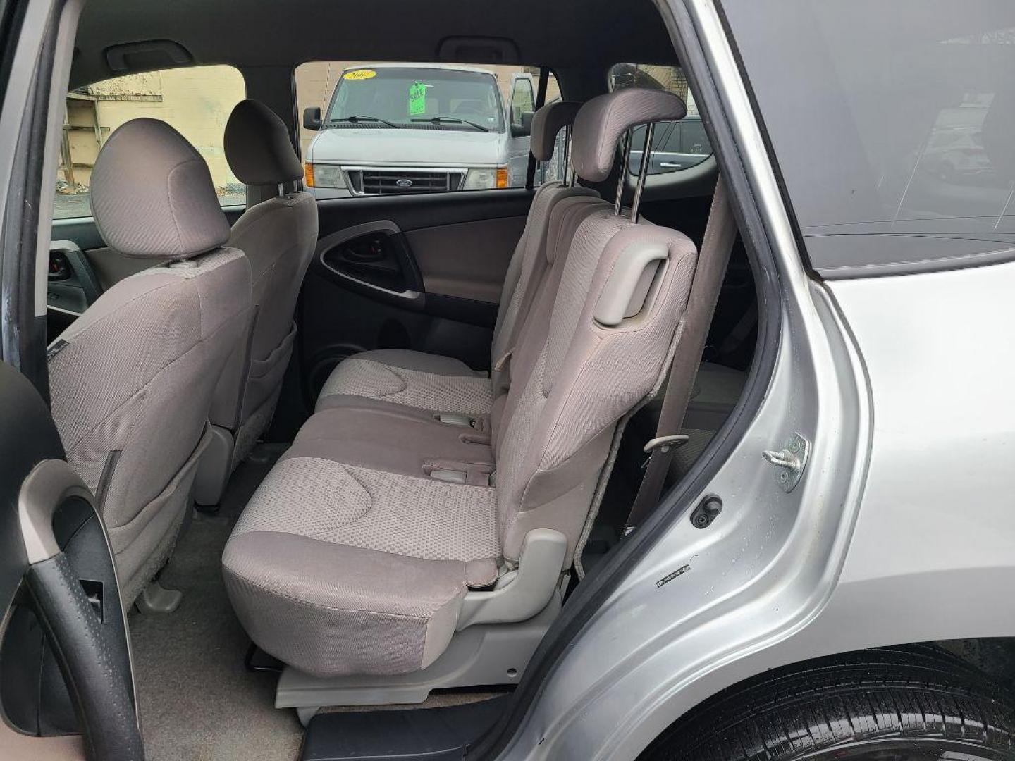 2008 SILVER TOYOTA RAV4 4WD (JTMBD35VX85) with an 2.4L engine, Automatic transmission, located at 117 North Cameron Street, Harrisburg, PA, 17101, (717) 963-8962, 40.267021, -76.875351 - Photo#14