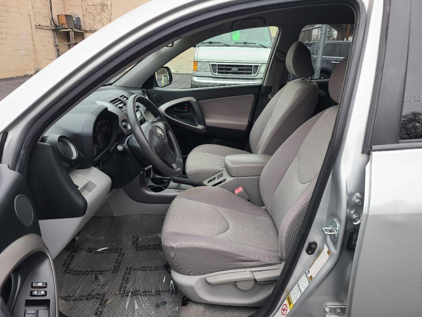 2008 SILVER TOYOTA RAV4 4WD (JTMBD35VX85) with an 2.4L engine, Automatic transmission, located at 117 North Cameron Street, Harrisburg, PA, 17101, (717) 963-8962, 40.267021, -76.875351 - Photo#15