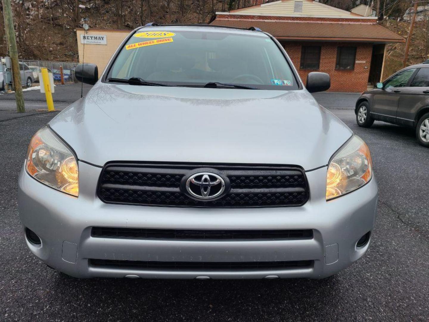 2008 SILVER TOYOTA RAV4 4WD (JTMBD35VX85) with an 2.4L engine, Automatic transmission, located at 117 North Cameron Street, Harrisburg, PA, 17101, (717) 963-8962, 40.267021, -76.875351 - Photo#7