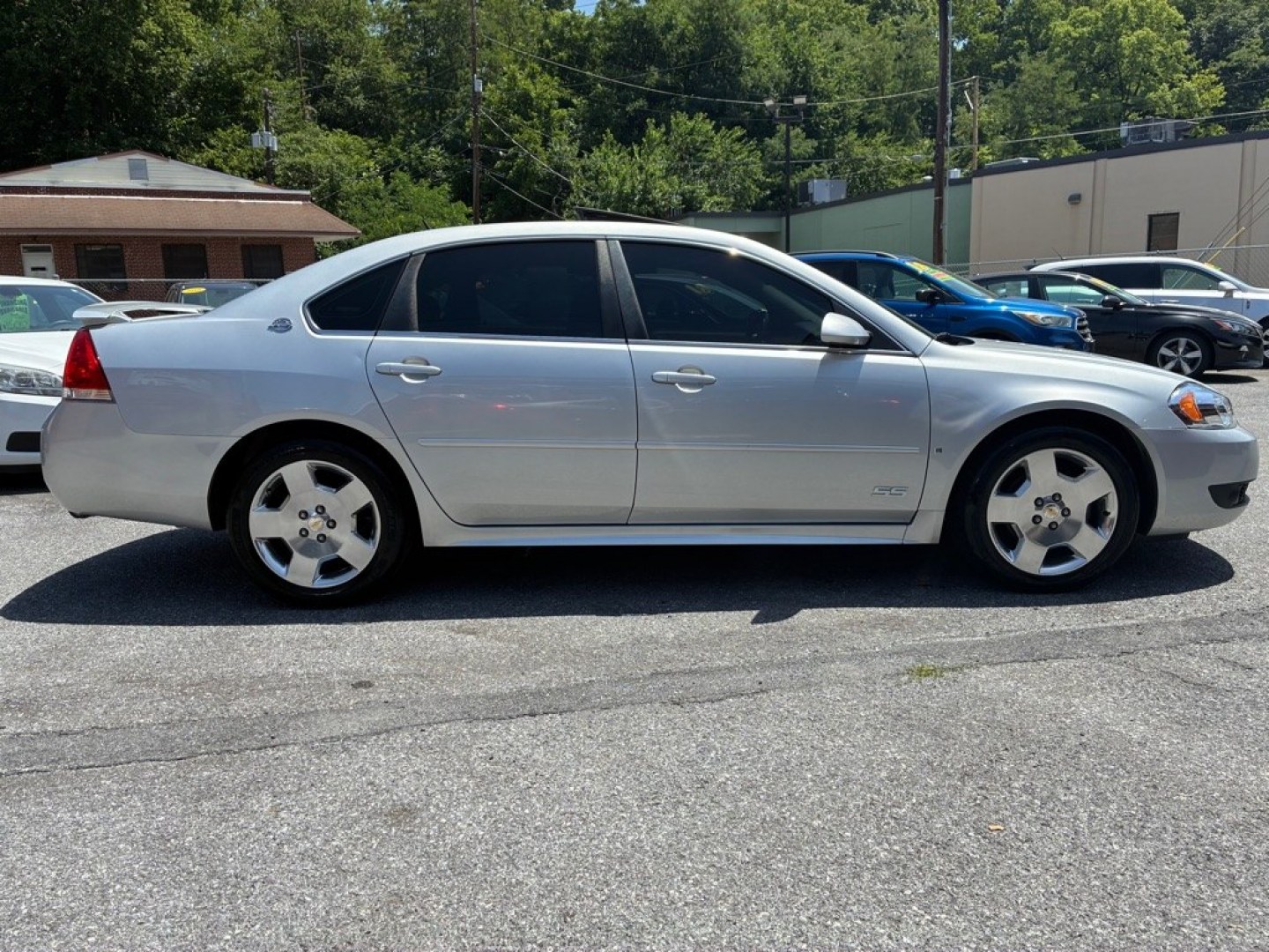 2009 SILVER CHEVROLET IMPALA SS (2G1WD57C091) with an 5.3L engine, Automatic transmission, located at 117 North Cameron Street, Harrisburg, PA, 17101, (717) 963-8962, 40.267021, -76.875351 - WE FINANCE!!! MOST vehicles are available for financing. Good Credit/ Challenged Credit/ No Credit - ALL Trade-Ins Welcomed!!! APPLY ONLINE or CALL us TODAY Please call us to discuss your cash and/or financing options. Thanks for checking our inventory! We're here to help.- Photo#5