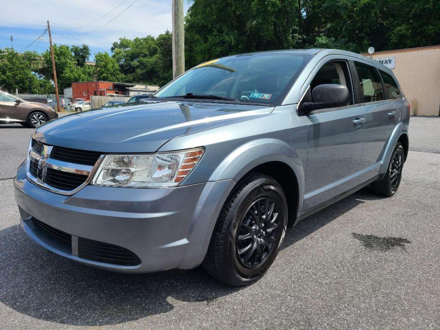 2009 GRAY DODGE JOURNEY SE (3D4GG47B09T) with an 2.4L engine, Automatic transmission, located at 117 North Cameron Street, Harrisburg, PA, 17101, (717) 963-8962, 40.267021, -76.875351 - WE FINANCE!!! Good Credit/ Bad Credit/ No Credit - ALL Trade-Ins Welcomed!!! ***Guaranteed Credit Approval*** APPLY ONLINE or CALL us TODAY ;) Internet Prices and Marketplace Prices are SPECIAL discounted ***CASH DEALS*** Retail Prices are higher. Please call us to discuss your cash and finan - Photo#0