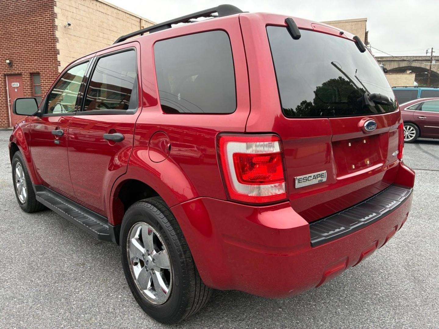 2009 RED FORD ESCAPE XLT (1FMCU93G79K) with an 3.0L engine, Automatic transmission, located at 117 North Cameron Street, Harrisburg, PA, 17101, (717) 963-8962, 40.267021, -76.875351- Photo#2