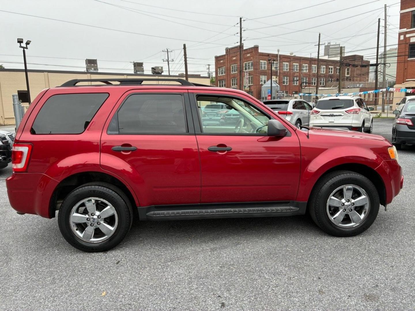 2009 RED FORD ESCAPE XLT (1FMCU93G79K) with an 3.0L engine, Automatic transmission, located at 117 North Cameron Street, Harrisburg, PA, 17101, (717) 963-8962, 40.267021, -76.875351- Photo#5