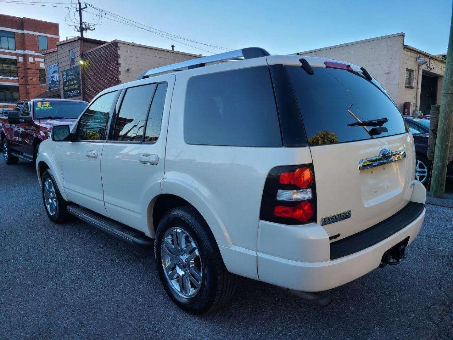 2009 WHITE FORD EXPLORER LIMITED (1FMEU75809U) with an 4.6L engine, Automatic transmission, located at 117 North Cameron Street, Harrisburg, PA, 17101, (717) 963-8962, 40.267021, -76.875351 - WE FINANCE!!! Good Credit/ Bad Credit/ No Credit - ALL Trade-Ins Welcomed!!! ***Guaranteed Credit Approval*** APPLY ONLINE or CALL us TODAY ;) Please call us to discuss your cash and financing options. - Photo#2