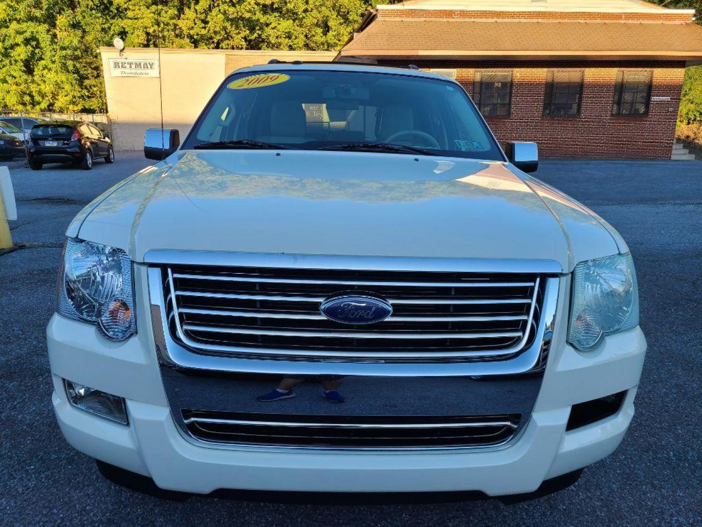 2009 WHITE FORD EXPLORER LIMITED (1FMEU75809U) with an 4.6L engine, Automatic transmission, located at 117 North Cameron Street, Harrisburg, PA, 17101, (717) 963-8962, 40.267021, -76.875351 - WE FINANCE!!! Good Credit/ Bad Credit/ No Credit - ALL Trade-Ins Welcomed!!! ***Guaranteed Credit Approval*** APPLY ONLINE or CALL us TODAY ;) Please call us to discuss your cash and financing options. - Photo#6