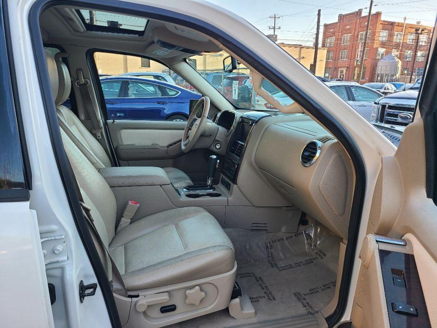 2009 WHITE FORD EXPLORER LIMITED (1FMEU75809U) with an 4.6L engine, Automatic transmission, located at 117 North Cameron Street, Harrisburg, PA, 17101, (717) 963-8962, 40.267021, -76.875351 - WE FINANCE!!! Good Credit/ Bad Credit/ No Credit - ALL Trade-Ins Welcomed!!! ***Guaranteed Credit Approval*** APPLY ONLINE or CALL us TODAY ;) Please call us to discuss your cash and financing options. - Photo#7
