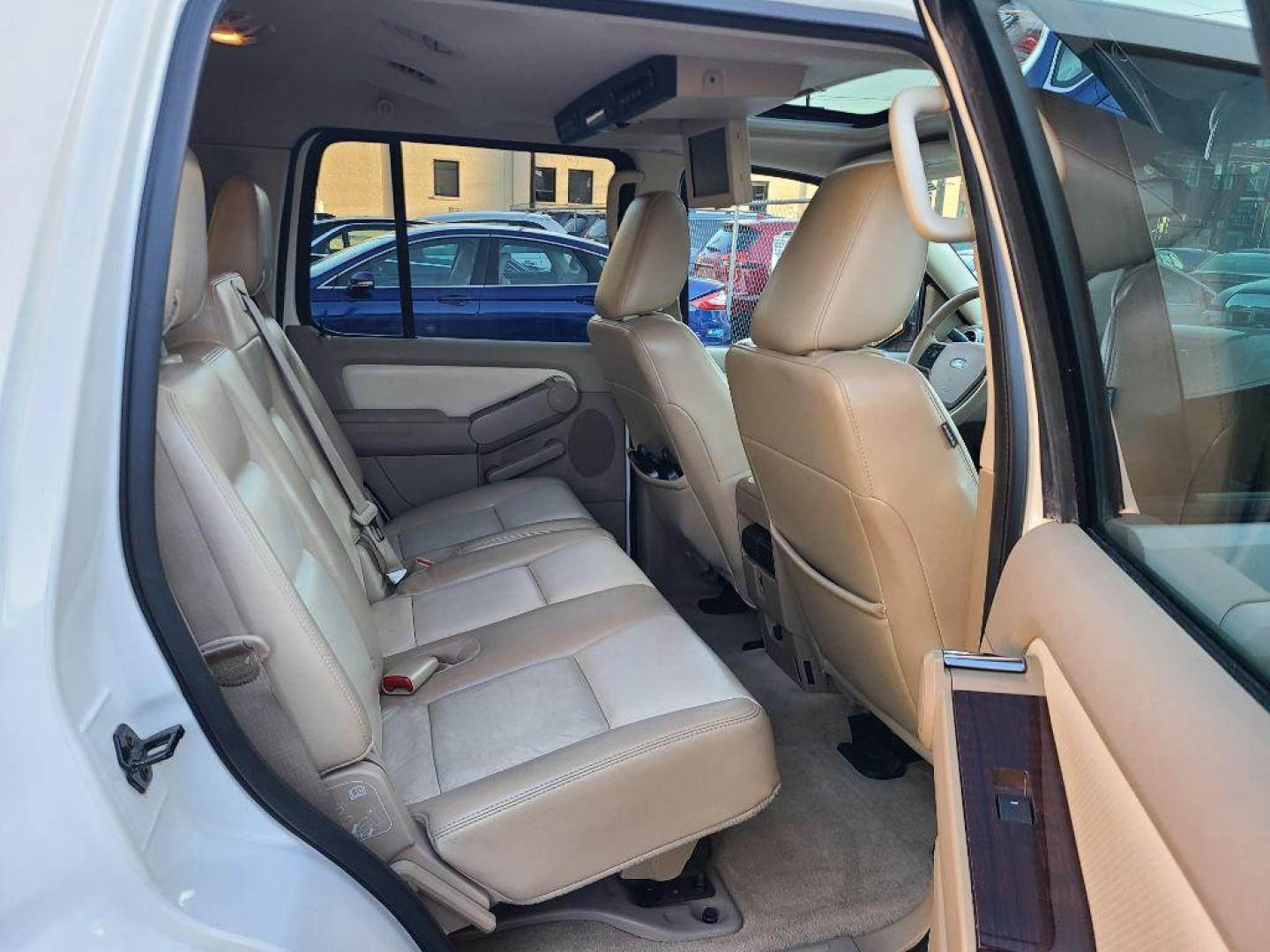 2009 WHITE FORD EXPLORER LIMITED (1FMEU75809U) with an 4.6L engine, Automatic transmission, located at 117 North Cameron Street, Harrisburg, PA, 17101, (717) 963-8962, 40.267021, -76.875351 - WE FINANCE!!! Good Credit/ Bad Credit/ No Credit - ALL Trade-Ins Welcomed!!! ***Guaranteed Credit Approval*** APPLY ONLINE or CALL us TODAY ;) Please call us to discuss your cash and financing options. - Photo#10