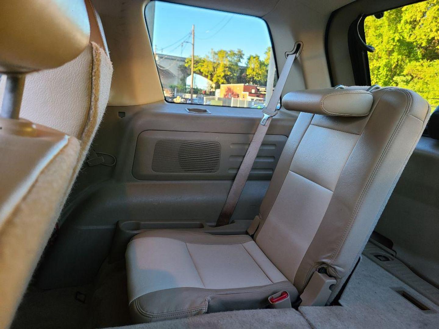 2009 WHITE FORD EXPLORER LIMITED (1FMEU75809U) with an 4.6L engine, Automatic transmission, located at 117 North Cameron Street, Harrisburg, PA, 17101, (717) 963-8962, 40.267021, -76.875351 - WE FINANCE!!! Good Credit/ Bad Credit/ No Credit - ALL Trade-Ins Welcomed!!! ***Guaranteed Credit Approval*** APPLY ONLINE or CALL us TODAY ;) Please call us to discuss your cash and financing options. - Photo#12