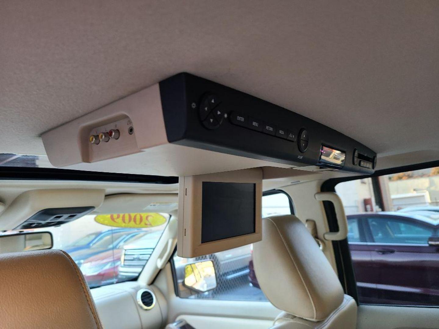 2009 WHITE FORD EXPLORER LIMITED (1FMEU75809U) with an 4.6L engine, Automatic transmission, located at 117 North Cameron Street, Harrisburg, PA, 17101, (717) 963-8962, 40.267021, -76.875351 - WE FINANCE!!! Good Credit/ Bad Credit/ No Credit - ALL Trade-Ins Welcomed!!! ***Guaranteed Credit Approval*** APPLY ONLINE or CALL us TODAY ;) Please call us to discuss your cash and financing options. - Photo#13