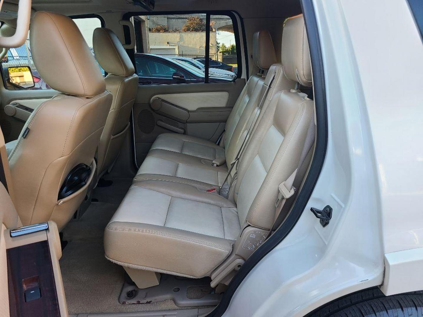 2009 WHITE FORD EXPLORER LIMITED (1FMEU75809U) with an 4.6L engine, Automatic transmission, located at 117 North Cameron Street, Harrisburg, PA, 17101, (717) 963-8962, 40.267021, -76.875351 - WE FINANCE!!! Good Credit/ Bad Credit/ No Credit - ALL Trade-Ins Welcomed!!! ***Guaranteed Credit Approval*** APPLY ONLINE or CALL us TODAY ;) Please call us to discuss your cash and financing options. - Photo#14