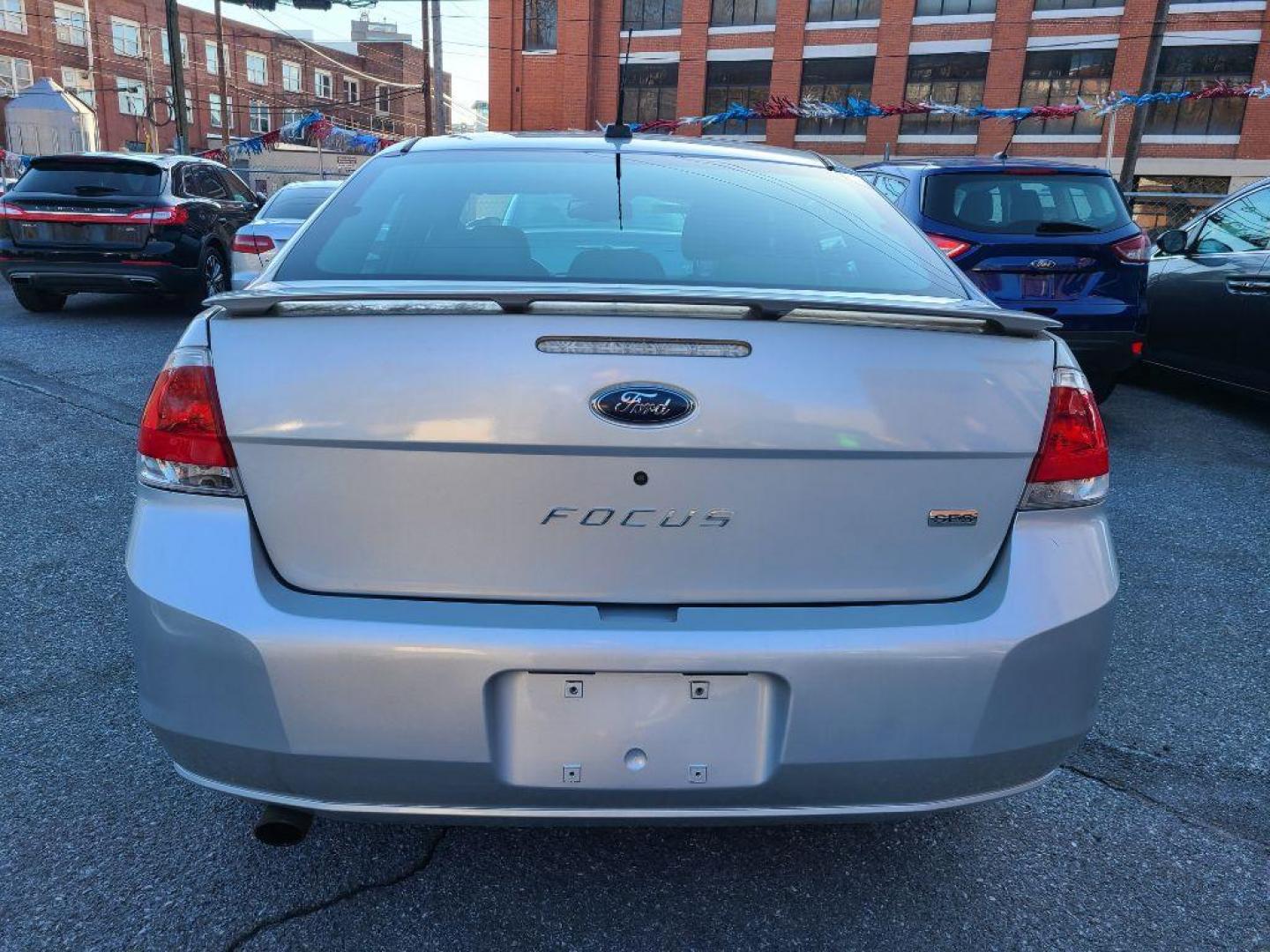 2009 SILVER FORD FOCUS SES (1FAHP36N99W) with an 2.0L engine, Automatic transmission, located at 117 North Cameron Street, Harrisburg, PA, 17101, (717) 963-8962, 40.267021, -76.875351 - WE FINANCE!!! Good Credit/ Bad Credit/ No Credit - ALL Trade-Ins Welcomed!!! ***Guaranteed Credit Approval*** APPLY ONLINE or CALL us TODAY ;) Internet Prices and Marketplace Prices are SPECIAL discounted ***CASH DEALS*** Retail Prices are higher. Please call us to discuss your cash and finan - Photo#9