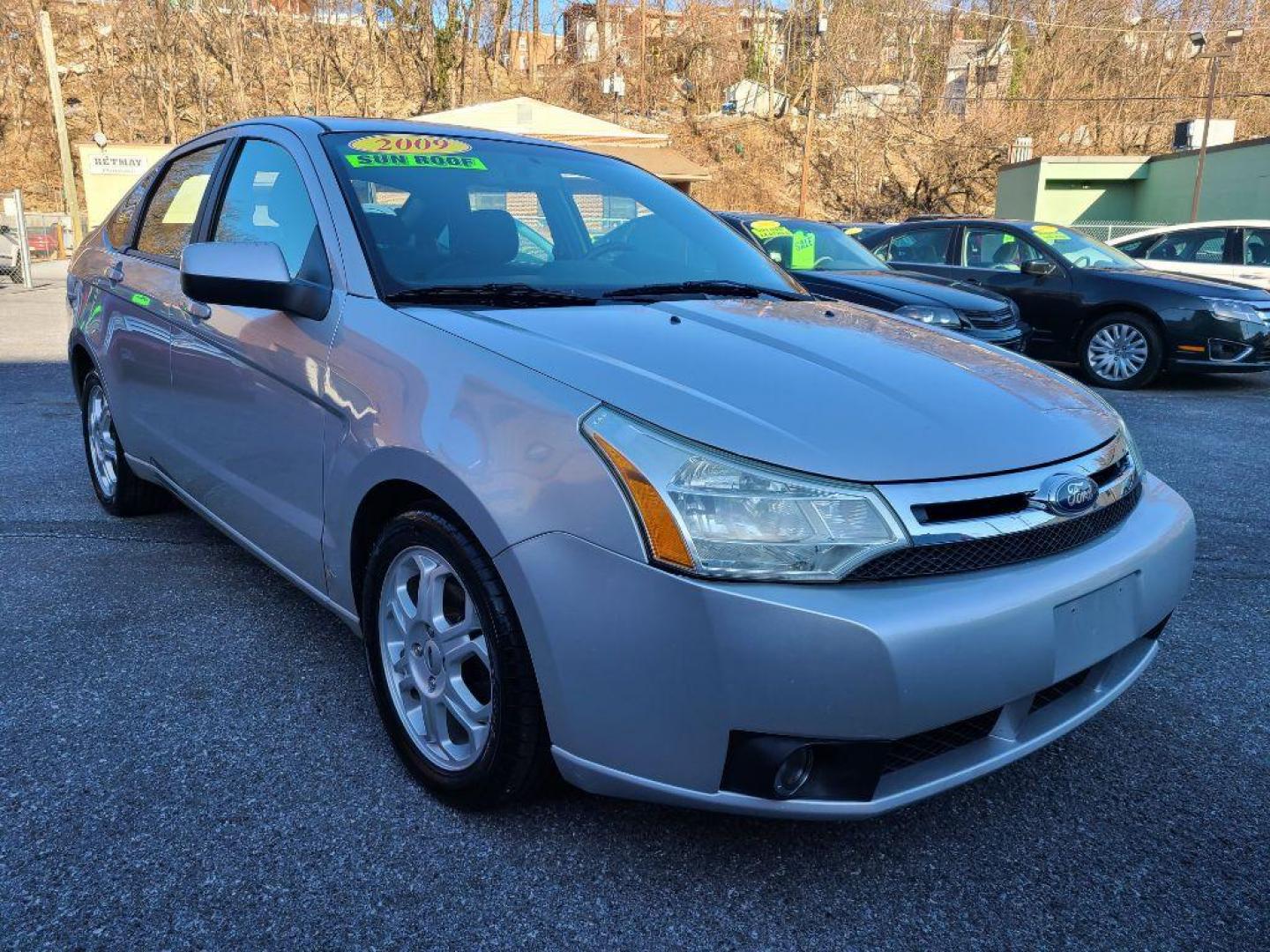 2009 SILVER FORD FOCUS SES (1FAHP36N99W) with an 2.0L engine, Automatic transmission, located at 117 North Cameron Street, Harrisburg, PA, 17101, (717) 963-8962, 40.267021, -76.875351 - WE FINANCE!!! Good Credit/ Bad Credit/ No Credit - ALL Trade-Ins Welcomed!!! ***Guaranteed Credit Approval*** APPLY ONLINE or CALL us TODAY ;) Internet Prices and Marketplace Prices are SPECIAL discounted ***CASH DEALS*** Retail Prices are higher. Please call us to discuss your cash and finan - Photo#10