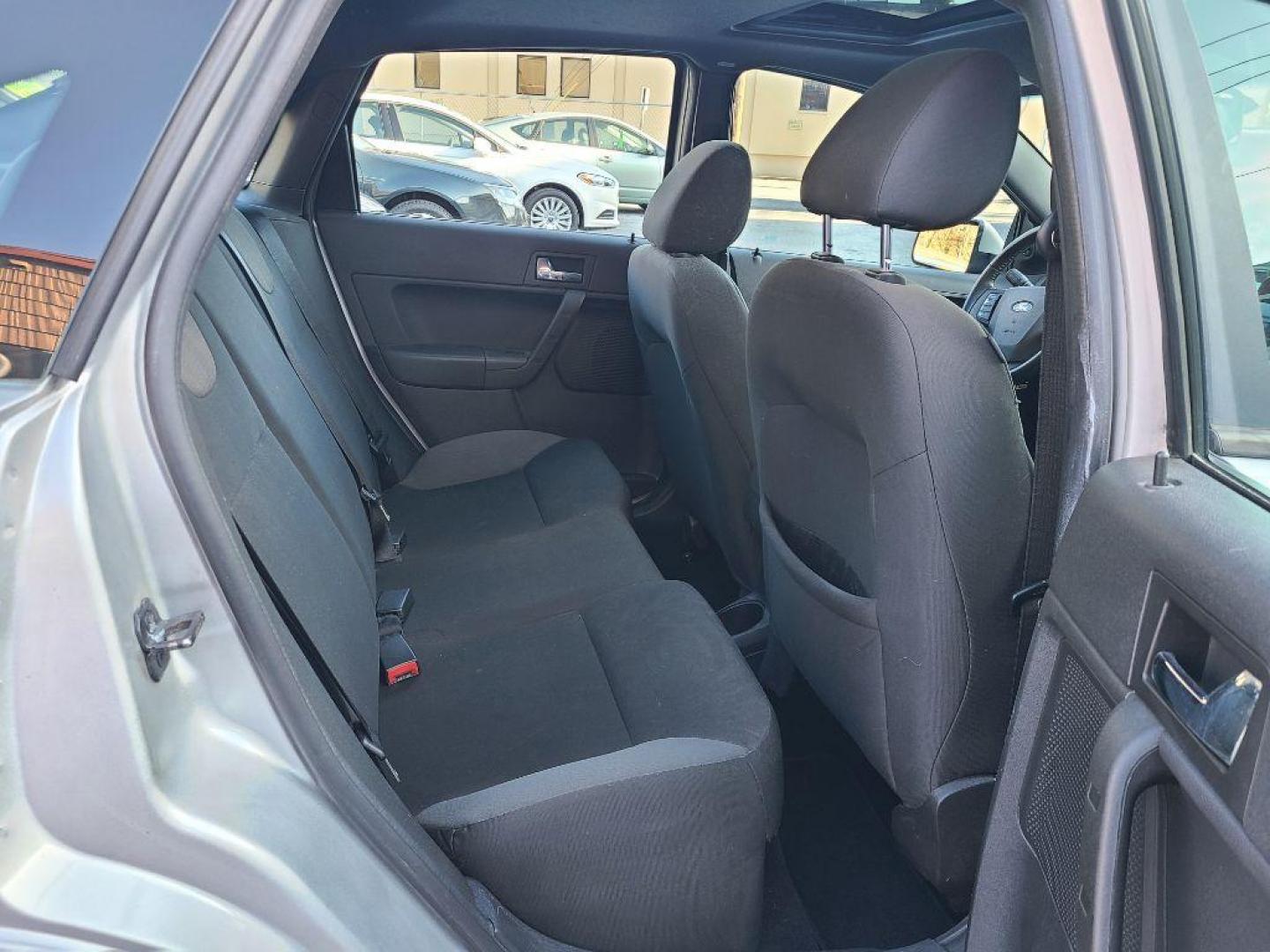 2009 SILVER FORD FOCUS SES (1FAHP36N99W) with an 2.0L engine, Automatic transmission, located at 117 North Cameron Street, Harrisburg, PA, 17101, (717) 963-8962, 40.267021, -76.875351 - WE FINANCE!!! Good Credit/ Bad Credit/ No Credit - ALL Trade-Ins Welcomed!!! ***Guaranteed Credit Approval*** APPLY ONLINE or CALL us TODAY ;) Internet Prices and Marketplace Prices are SPECIAL discounted ***CASH DEALS*** Retail Prices are higher. Please call us to discuss your cash and finan - Photo#11