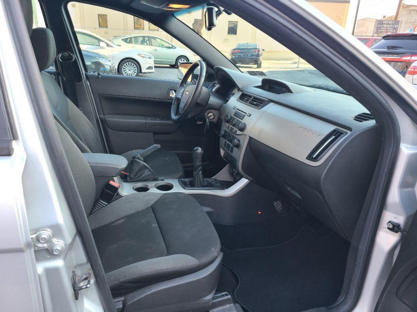 2009 SILVER FORD FOCUS SES (1FAHP36N99W) with an 2.0L engine, Automatic transmission, located at 117 North Cameron Street, Harrisburg, PA, 17101, (717) 963-8962, 40.267021, -76.875351 - WE FINANCE!!! Good Credit/ Bad Credit/ No Credit - ALL Trade-Ins Welcomed!!! ***Guaranteed Credit Approval*** APPLY ONLINE or CALL us TODAY ;) Internet Prices and Marketplace Prices are SPECIAL discounted ***CASH DEALS*** Retail Prices are higher. Please call us to discuss your cash and finan - Photo#13