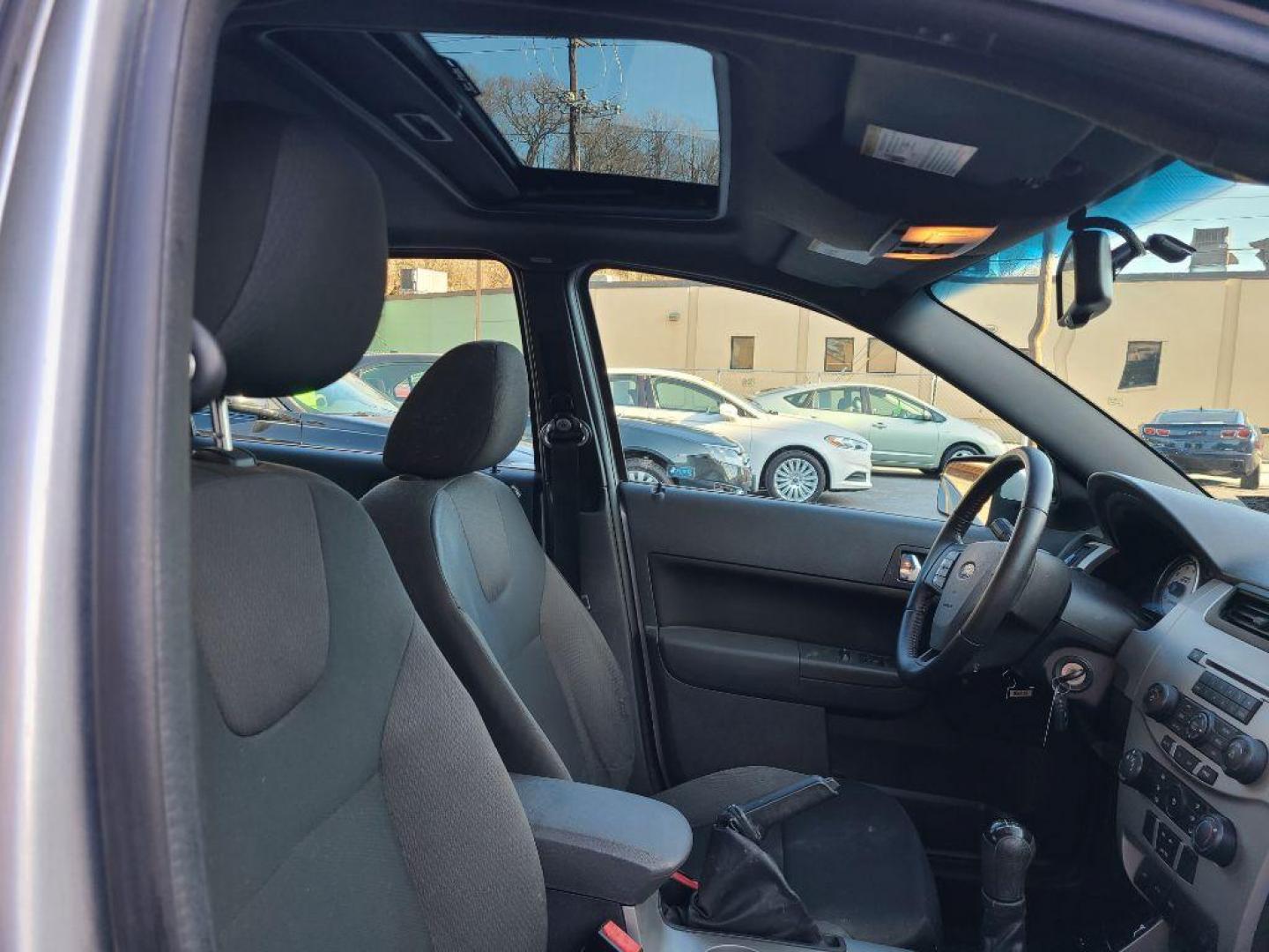 2009 SILVER FORD FOCUS SES (1FAHP36N99W) with an 2.0L engine, Automatic transmission, located at 117 North Cameron Street, Harrisburg, PA, 17101, (717) 963-8962, 40.267021, -76.875351 - WE FINANCE!!! Good Credit/ Bad Credit/ No Credit - ALL Trade-Ins Welcomed!!! ***Guaranteed Credit Approval*** APPLY ONLINE or CALL us TODAY ;) Internet Prices and Marketplace Prices are SPECIAL discounted ***CASH DEALS*** Retail Prices are higher. Please call us to discuss your cash and finan - Photo#15