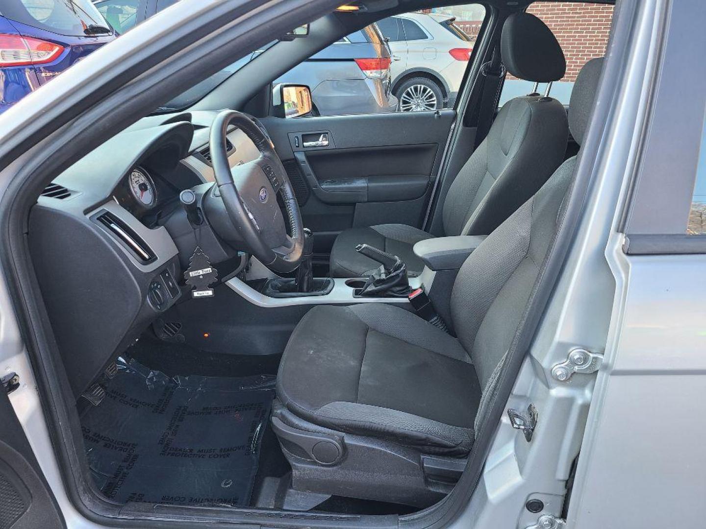 2009 SILVER FORD FOCUS SES (1FAHP36N99W) with an 2.0L engine, Automatic transmission, located at 117 North Cameron Street, Harrisburg, PA, 17101, (717) 963-8962, 40.267021, -76.875351 - WE FINANCE!!! Good Credit/ Bad Credit/ No Credit - ALL Trade-Ins Welcomed!!! ***Guaranteed Credit Approval*** APPLY ONLINE or CALL us TODAY ;) Internet Prices and Marketplace Prices are SPECIAL discounted ***CASH DEALS*** Retail Prices are higher. Please call us to discuss your cash and finan - Photo#16