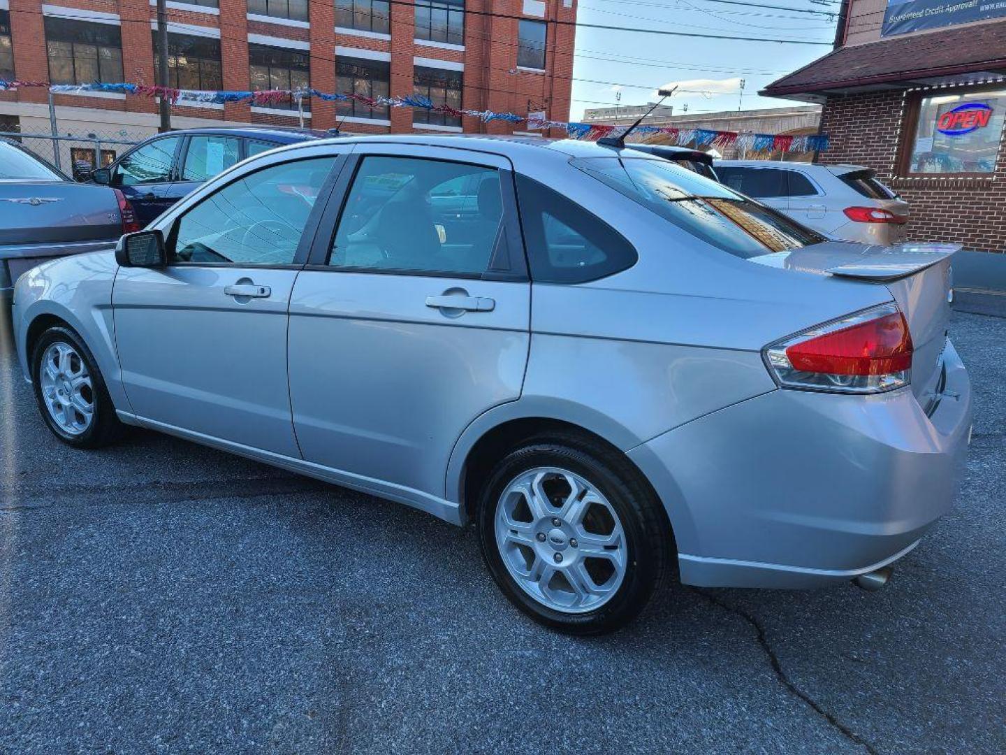2009 SILVER FORD FOCUS SES (1FAHP36N99W) with an 2.0L engine, Automatic transmission, located at 117 North Cameron Street, Harrisburg, PA, 17101, (717) 963-8962, 40.267021, -76.875351 - WE FINANCE!!! Good Credit/ Bad Credit/ No Credit - ALL Trade-Ins Welcomed!!! ***Guaranteed Credit Approval*** APPLY ONLINE or CALL us TODAY ;) Internet Prices and Marketplace Prices are SPECIAL discounted ***CASH DEALS*** Retail Prices are higher. Please call us to discuss your cash and finan - Photo#4