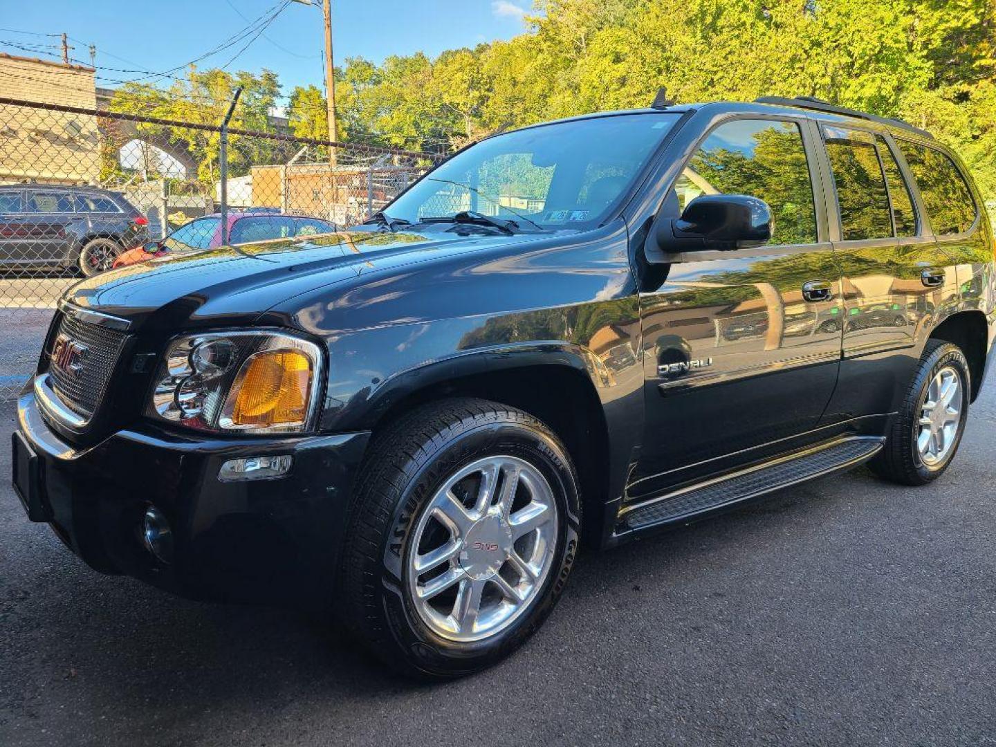 2009 BLACK GMC ENVOY DENALI (1GKET53M192) with an 5.3L engine, Automatic transmission, located at 117 North Cameron Street, Harrisburg, PA, 17101, (717) 963-8962, 40.267021, -76.875351 - WE FINANCE!!! Good Credit/ Bad Credit/ No Credit - ALL Trade-Ins Welcomed!!! ***Guaranteed Credit Approval*** APPLY ONLINE or CALL us TODAY ;) Please call us to discuss your cash and financing options. - Photo#0