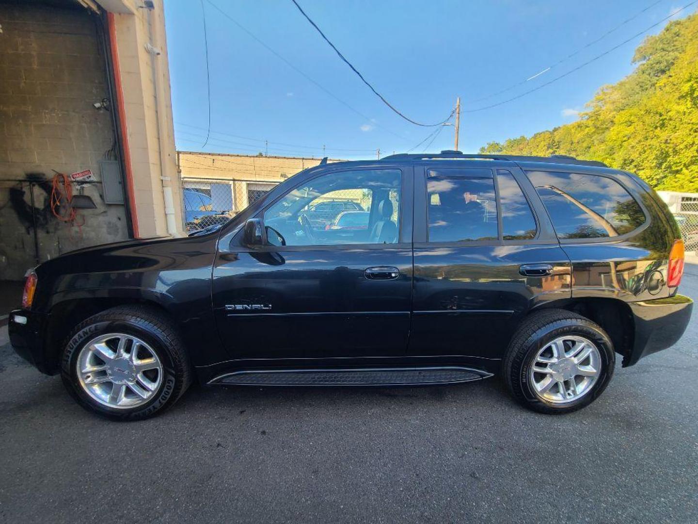 2009 BLACK GMC ENVOY DENALI (1GKET53M192) with an 5.3L engine, Automatic transmission, located at 117 North Cameron Street, Harrisburg, PA, 17101, (717) 963-8962, 40.267021, -76.875351 - WE FINANCE!!! Good Credit/ Bad Credit/ No Credit - ALL Trade-Ins Welcomed!!! ***Guaranteed Credit Approval*** APPLY ONLINE or CALL us TODAY ;) Please call us to discuss your cash and financing options. - Photo#1