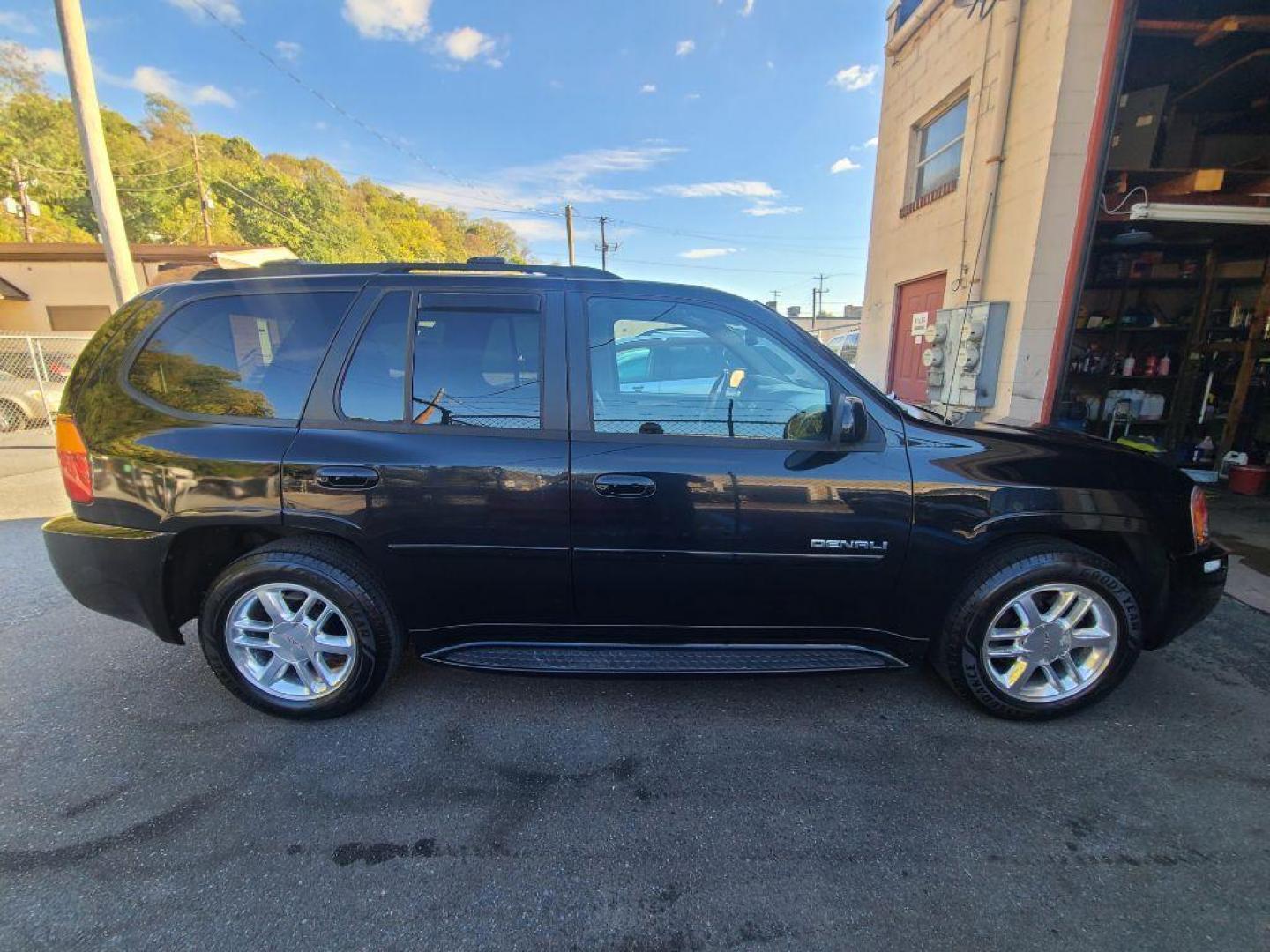 2009 BLACK GMC ENVOY DENALI (1GKET53M192) with an 5.3L engine, Automatic transmission, located at 117 North Cameron Street, Harrisburg, PA, 17101, (717) 963-8962, 40.267021, -76.875351 - WE FINANCE!!! Good Credit/ Bad Credit/ No Credit - ALL Trade-Ins Welcomed!!! ***Guaranteed Credit Approval*** APPLY ONLINE or CALL us TODAY ;) Please call us to discuss your cash and financing options. - Photo#2
