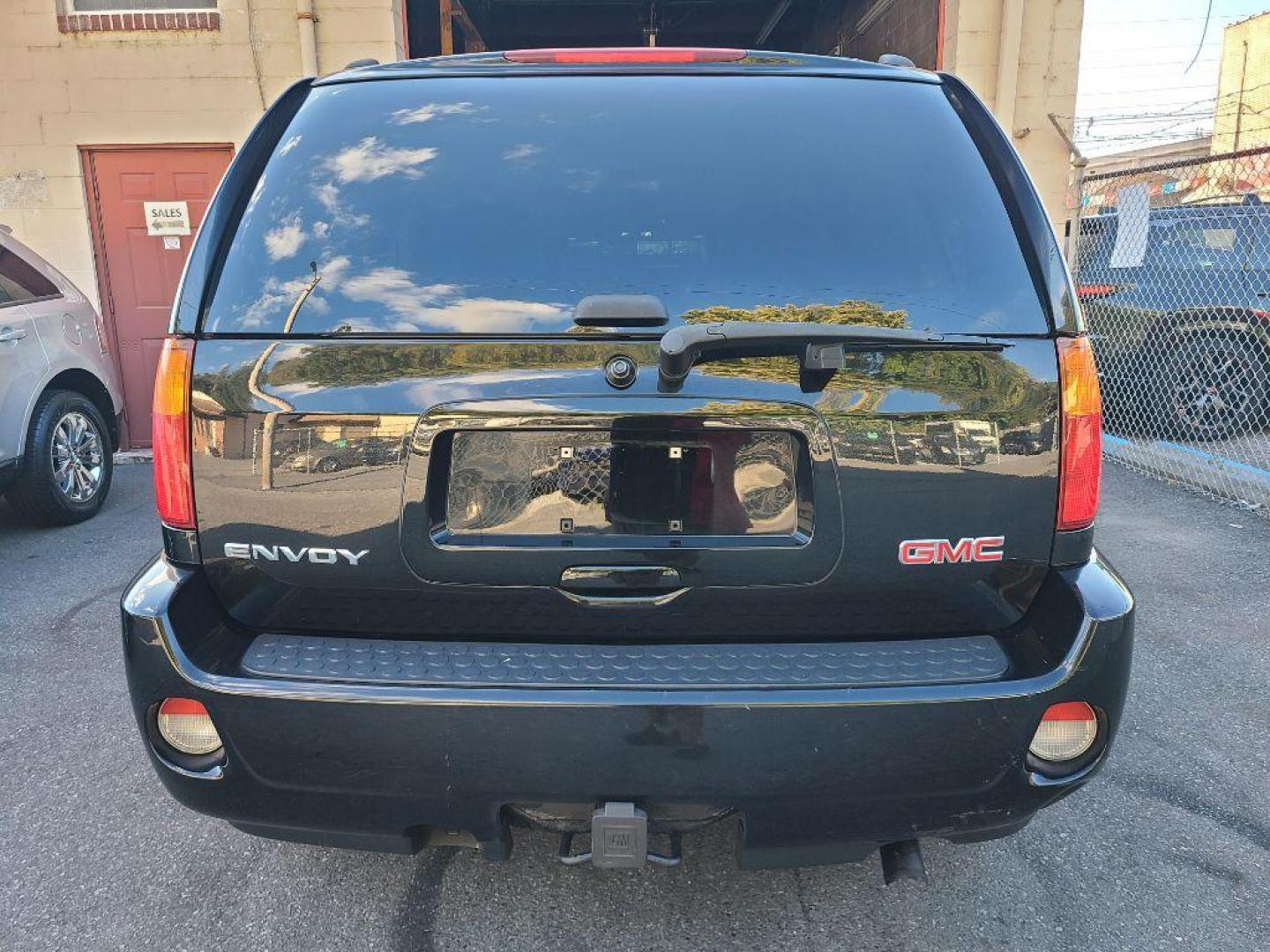 2009 BLACK GMC ENVOY DENALI (1GKET53M192) with an 5.3L engine, Automatic transmission, located at 117 North Cameron Street, Harrisburg, PA, 17101, (717) 963-8962, 40.267021, -76.875351 - WE FINANCE!!! Good Credit/ Bad Credit/ No Credit - ALL Trade-Ins Welcomed!!! ***Guaranteed Credit Approval*** APPLY ONLINE or CALL us TODAY ;) Please call us to discuss your cash and financing options. - Photo#4