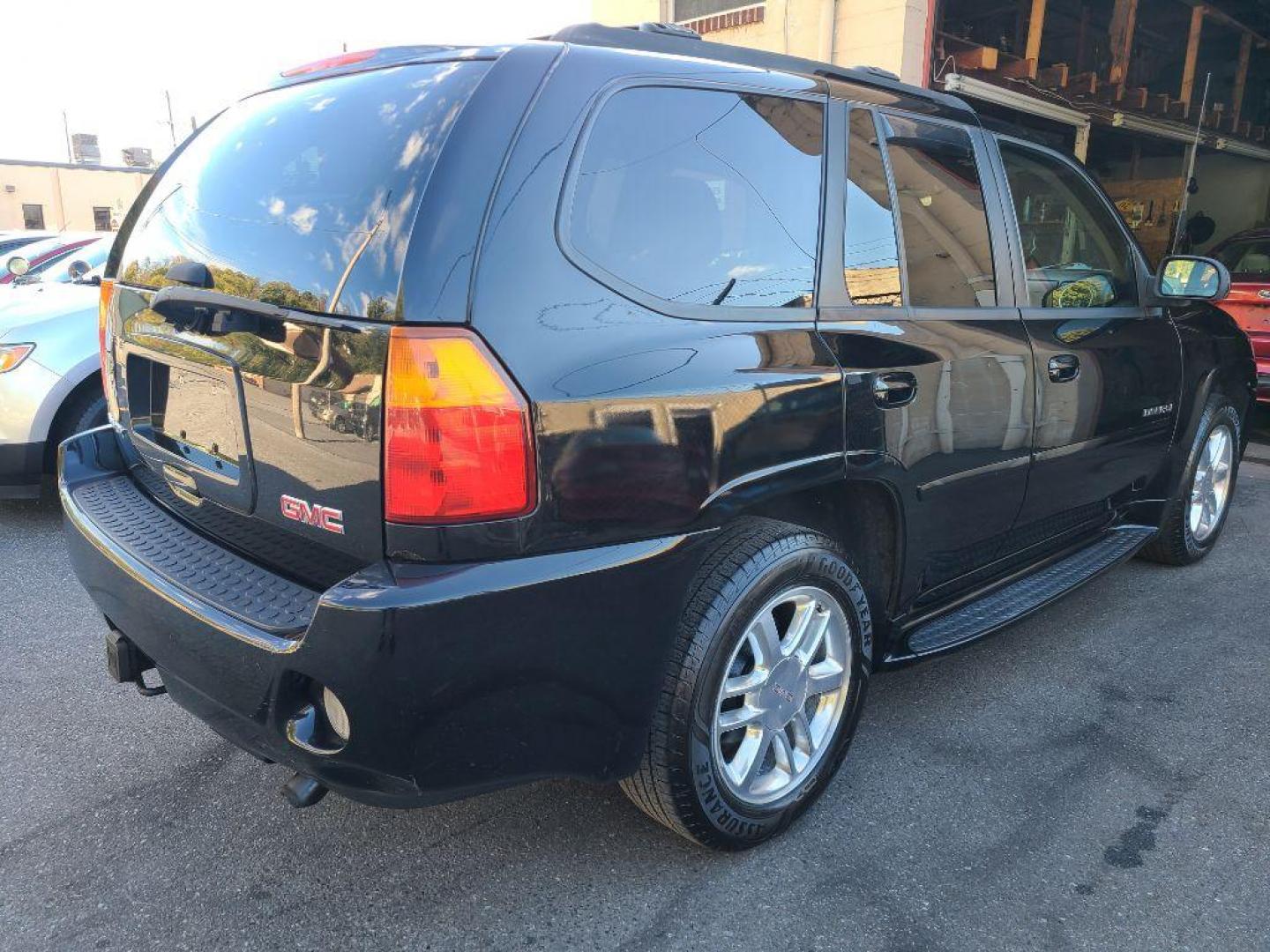 2009 BLACK GMC ENVOY DENALI (1GKET53M192) with an 5.3L engine, Automatic transmission, located at 117 North Cameron Street, Harrisburg, PA, 17101, (717) 963-8962, 40.267021, -76.875351 - WE FINANCE!!! Good Credit/ Bad Credit/ No Credit - ALL Trade-Ins Welcomed!!! ***Guaranteed Credit Approval*** APPLY ONLINE or CALL us TODAY ;) Please call us to discuss your cash and financing options. - Photo#5