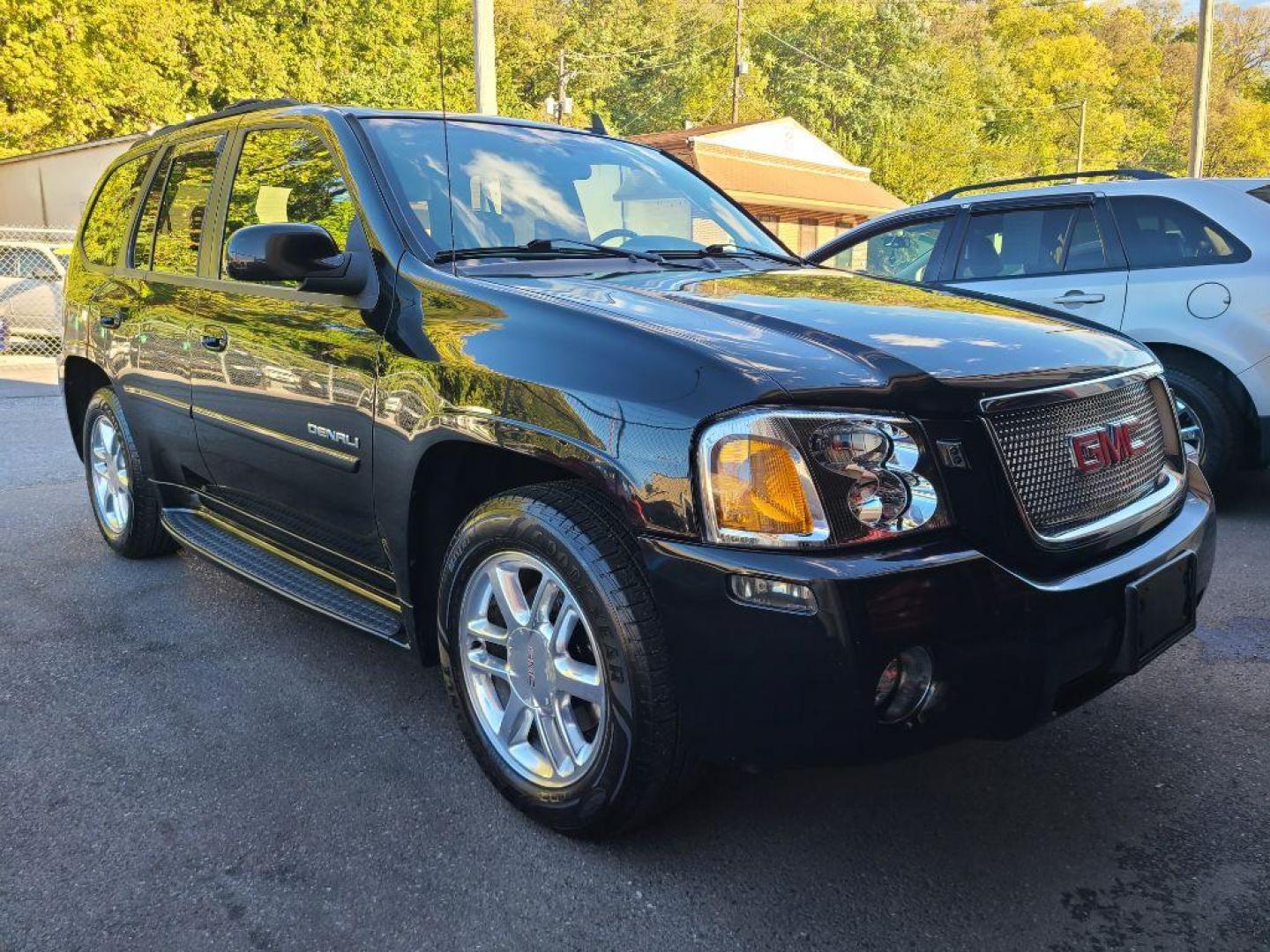 2009 BLACK GMC ENVOY DENALI (1GKET53M192) with an 5.3L engine, Automatic transmission, located at 117 North Cameron Street, Harrisburg, PA, 17101, (717) 963-8962, 40.267021, -76.875351 - WE FINANCE!!! Good Credit/ Bad Credit/ No Credit - ALL Trade-Ins Welcomed!!! ***Guaranteed Credit Approval*** APPLY ONLINE or CALL us TODAY ;) Please call us to discuss your cash and financing options. - Photo#6