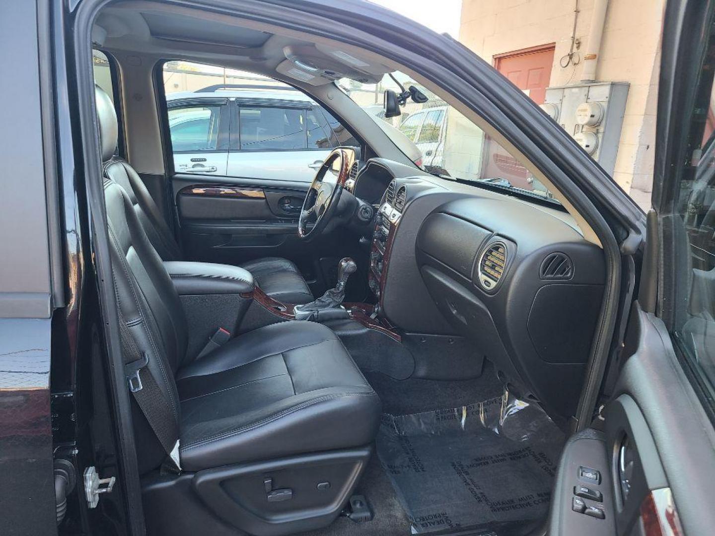 2009 BLACK GMC ENVOY DENALI (1GKET53M192) with an 5.3L engine, Automatic transmission, located at 117 North Cameron Street, Harrisburg, PA, 17101, (717) 963-8962, 40.267021, -76.875351 - WE FINANCE!!! Good Credit/ Bad Credit/ No Credit - ALL Trade-Ins Welcomed!!! ***Guaranteed Credit Approval*** APPLY ONLINE or CALL us TODAY ;) Please call us to discuss your cash and financing options. - Photo#9