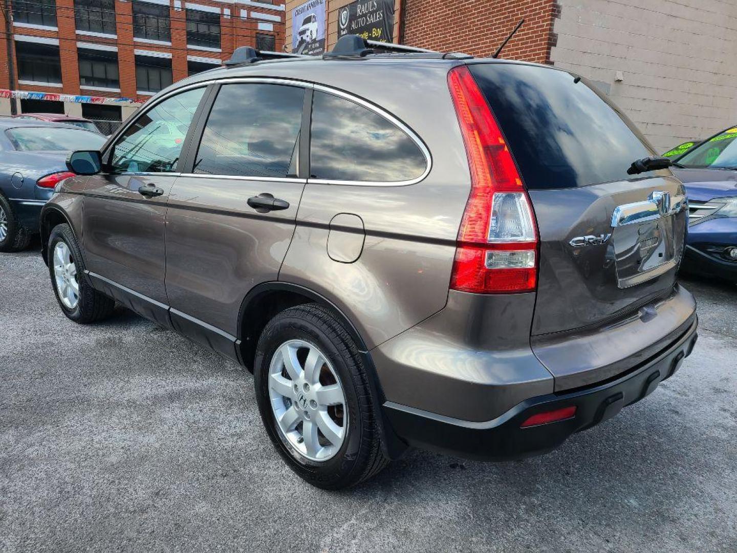 2009 GRAY HONDA CR-V EX (5J6RE48579L) with an 2.4L engine, Automatic transmission, located at 117 North Cameron Street, Harrisburg, PA, 17101, (717) 963-8962, 40.267021, -76.875351 - Photo#2