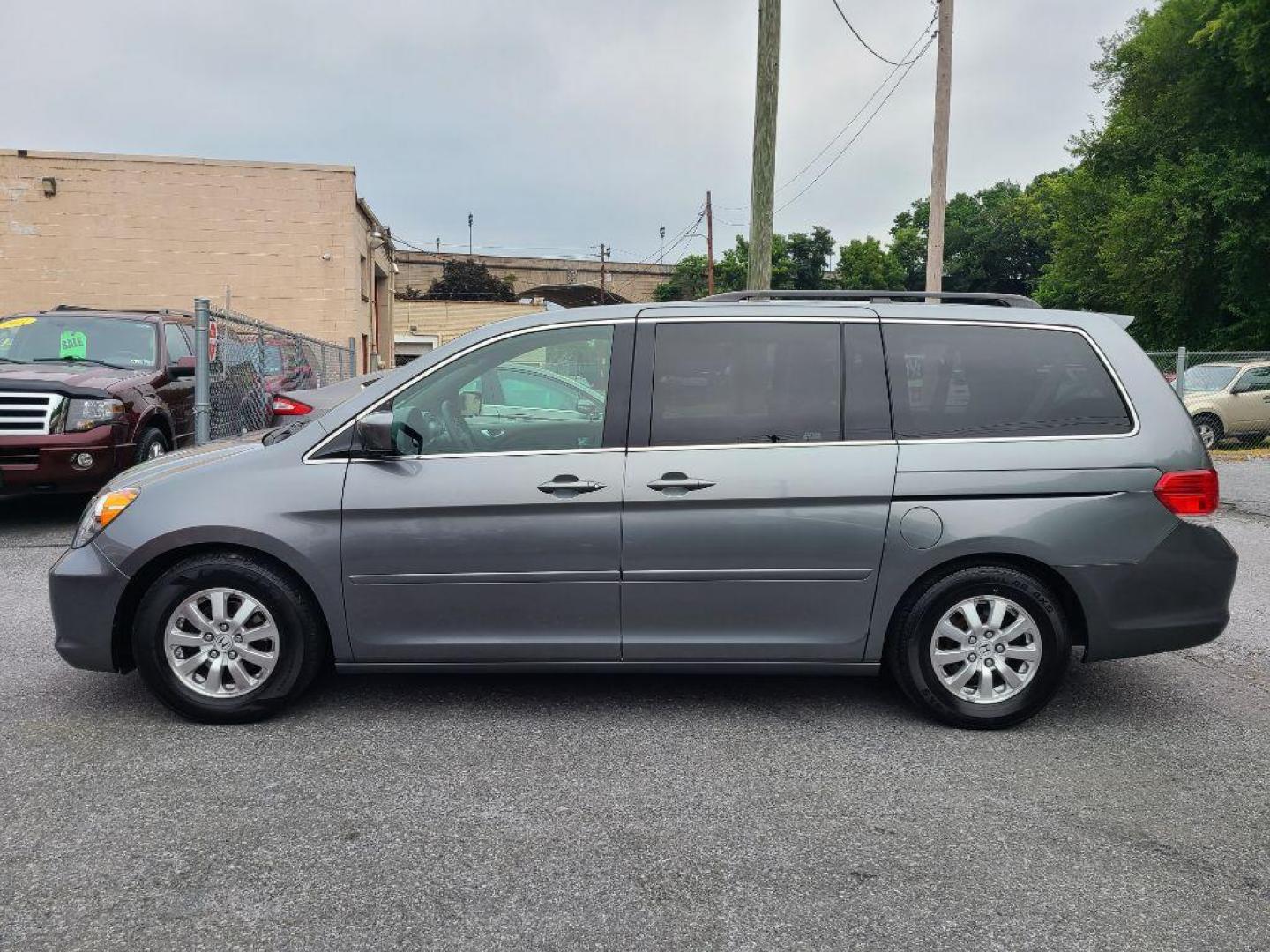 2009 SILVER HONDA ODYSSEY EX (5FNRL38449B) with an 3.5L engine, Automatic transmission, located at 117 North Cameron Street, Harrisburg, PA, 17101, (717) 963-8962, 40.267021, -76.875351 - WE FINANCE!!! Good Credit/ Bad Credit/ No Credit - ALL Trade-Ins Welcomed!!! ***Guaranteed Credit Approval*** APPLY ONLINE or CALL us TODAY ;) Internet Prices and Marketplace Prices are SPECIAL discounted ***CASH DEALS*** Retail Prices are higher. Please call us to discuss your cash and finan - Photo#1