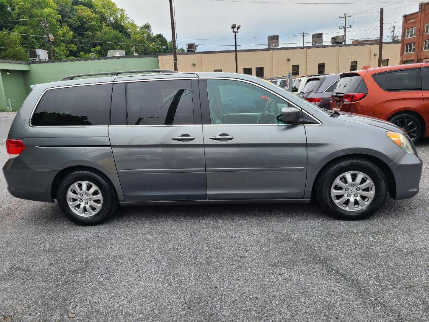 2009 SILVER HONDA ODYSSEY EX (5FNRL38449B) with an 3.5L engine, Automatic transmission, located at 117 North Cameron Street, Harrisburg, PA, 17101, (717) 963-8962, 40.267021, -76.875351 - WE FINANCE!!! Good Credit/ Bad Credit/ No Credit - ALL Trade-Ins Welcomed!!! ***Guaranteed Credit Approval*** APPLY ONLINE or CALL us TODAY ;) Internet Prices and Marketplace Prices are SPECIAL discounted ***CASH DEALS*** Retail Prices are higher. Please call us to discuss your cash and finan - Photo#5