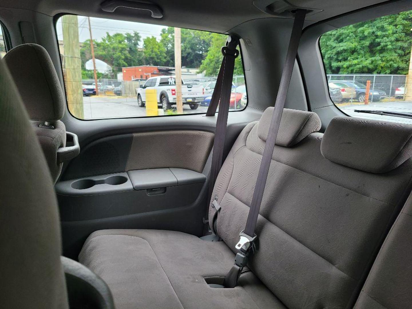 2009 SILVER HONDA ODYSSEY EX (5FNRL38449B) with an 3.5L engine, Automatic transmission, located at 117 North Cameron Street, Harrisburg, PA, 17101, (717) 963-8962, 40.267021, -76.875351 - WE FINANCE!!! Good Credit/ Bad Credit/ No Credit - ALL Trade-Ins Welcomed!!! ***Guaranteed Credit Approval*** APPLY ONLINE or CALL us TODAY ;) Internet Prices and Marketplace Prices are SPECIAL discounted ***CASH DEALS*** Retail Prices are higher. Please call us to discuss your cash and finan - Photo#12