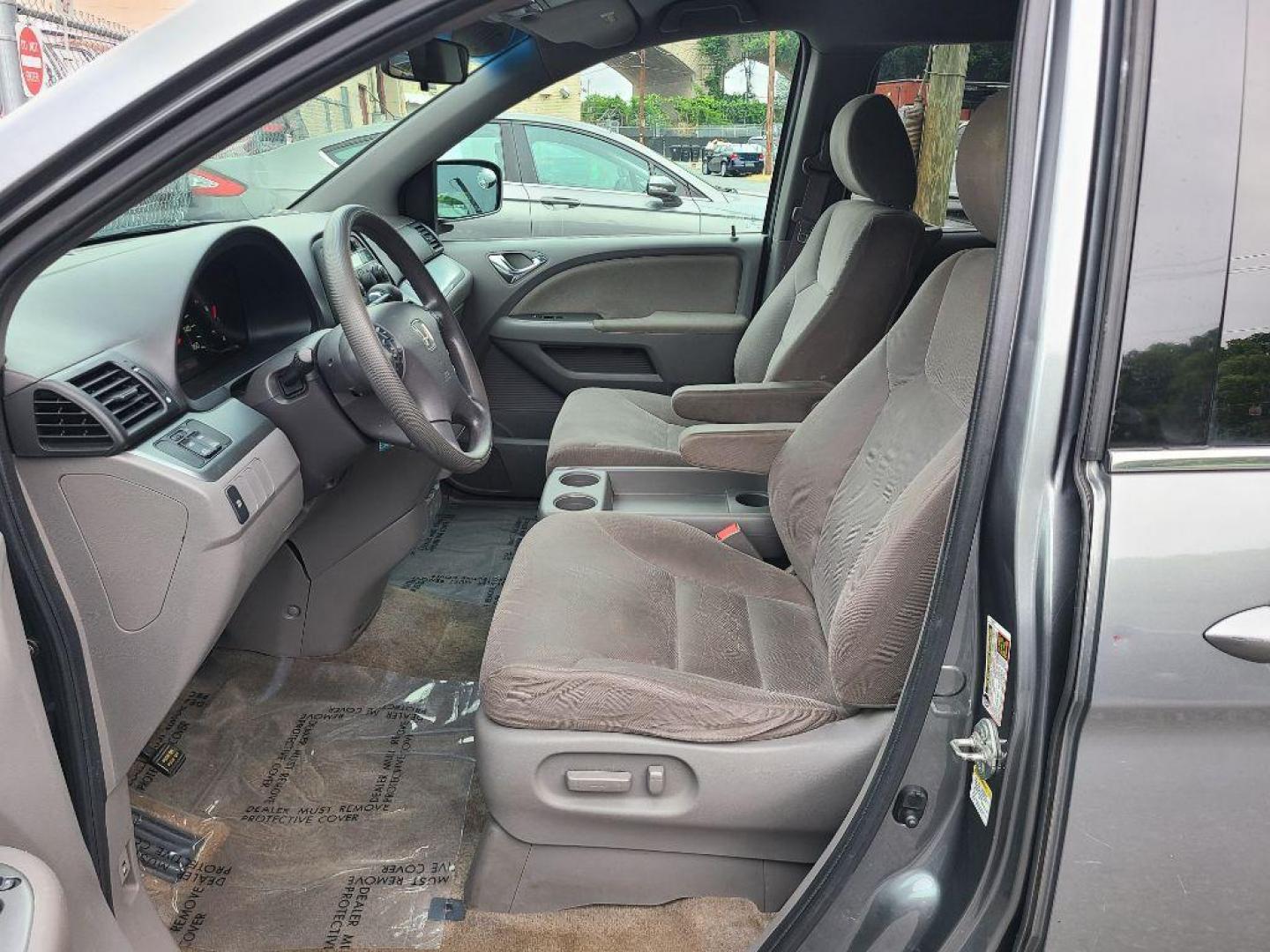 2009 SILVER HONDA ODYSSEY EX (5FNRL38449B) with an 3.5L engine, Automatic transmission, located at 117 North Cameron Street, Harrisburg, PA, 17101, (717) 963-8962, 40.267021, -76.875351 - WE FINANCE!!! Good Credit/ Bad Credit/ No Credit - ALL Trade-Ins Welcomed!!! ***Guaranteed Credit Approval*** APPLY ONLINE or CALL us TODAY ;) Internet Prices and Marketplace Prices are SPECIAL discounted ***CASH DEALS*** Retail Prices are higher. Please call us to discuss your cash and finan - Photo#15