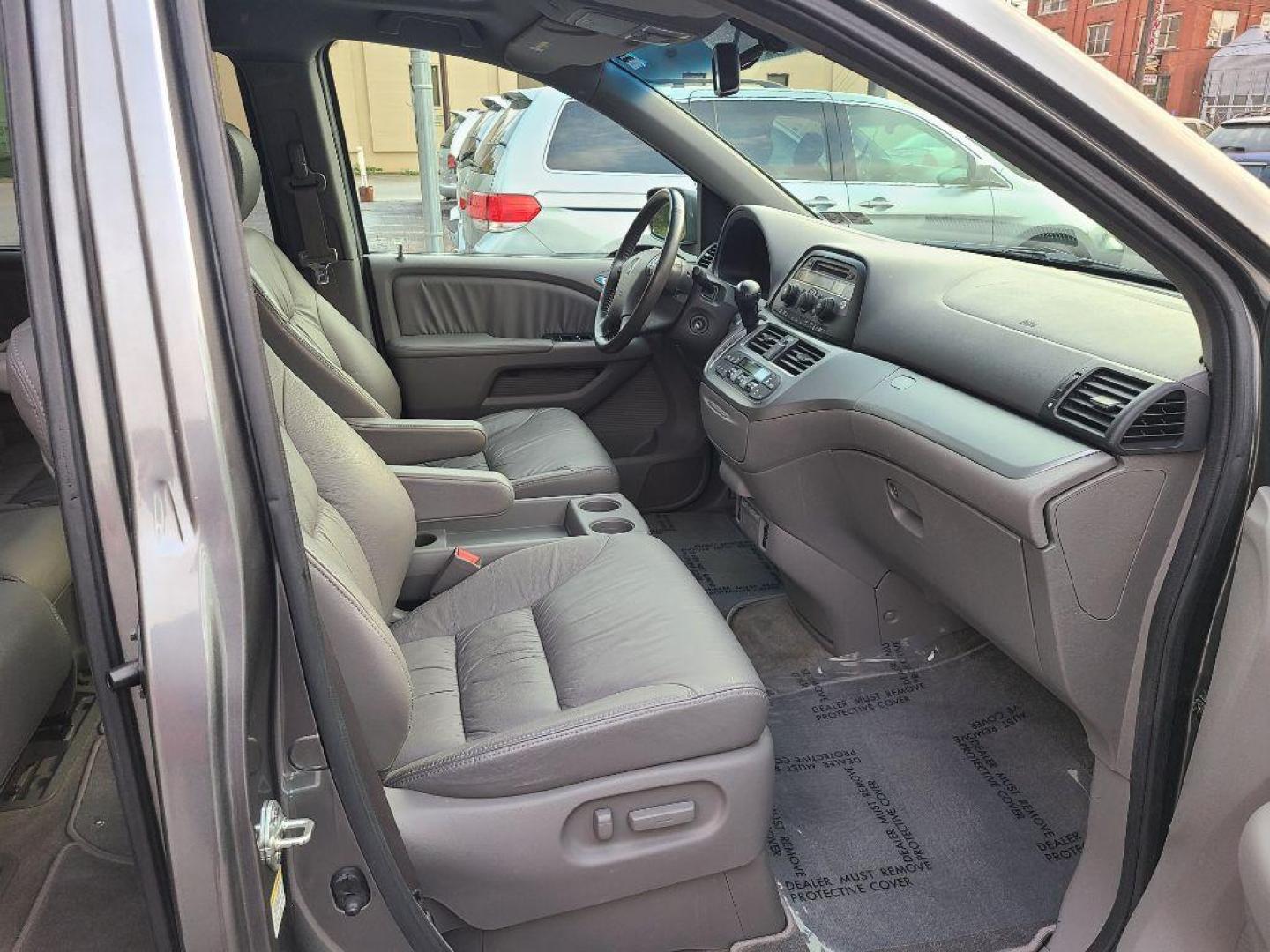 2009 GRAY HONDA ODYSSEY EXL (5FNRL38629B) with an 3.5L engine, Automatic transmission, located at 117 North Cameron Street, Harrisburg, PA, 17101, (717) 963-8962, 40.267021, -76.875351 - WE FINANCE!!! Good Credit/ Bad Credit/ No Credit - ALL Trade-Ins Welcomed!!! ***Guaranteed Credit Approval*** APPLY ONLINE or CALL us TODAY ;) Internet Prices and Marketplace Prices are SPECIAL discounted ***CASH DEALS*** Retail Prices are higher. Please call us to discuss your cash and finan - Photo#9