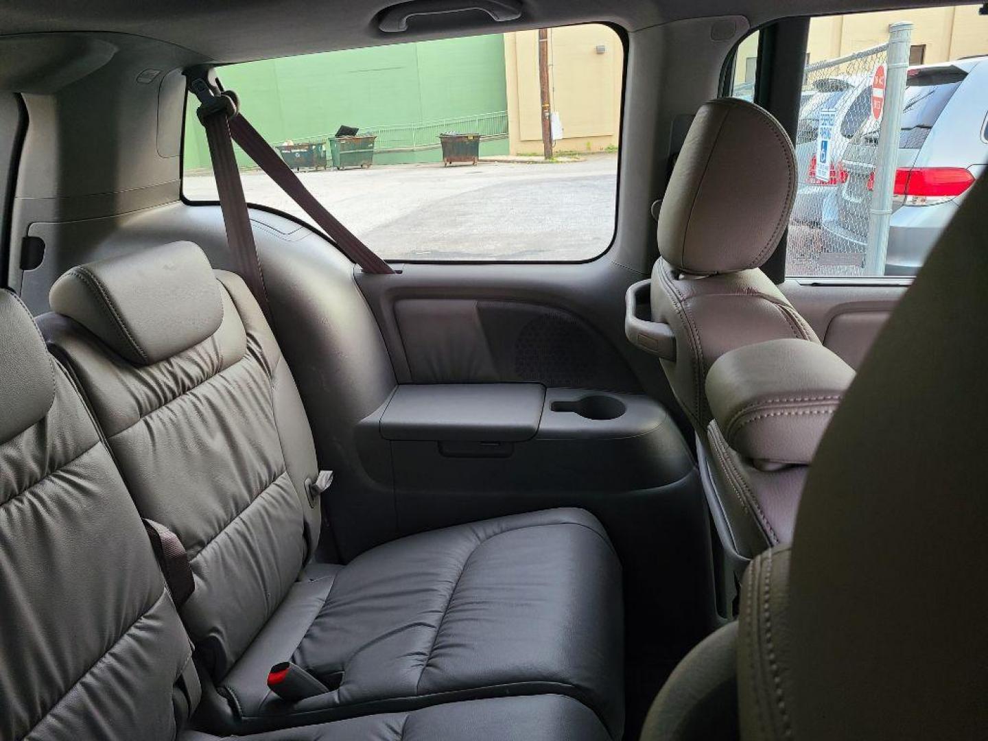 2009 GRAY HONDA ODYSSEY EXL (5FNRL38629B) with an 3.5L engine, Automatic transmission, located at 117 North Cameron Street, Harrisburg, PA, 17101, (717) 963-8962, 40.267021, -76.875351 - WE FINANCE!!! Good Credit/ Bad Credit/ No Credit - ALL Trade-Ins Welcomed!!! ***Guaranteed Credit Approval*** APPLY ONLINE or CALL us TODAY ;) Internet Prices and Marketplace Prices are SPECIAL discounted ***CASH DEALS*** Retail Prices are higher. Please call us to discuss your cash and finan - Photo#11