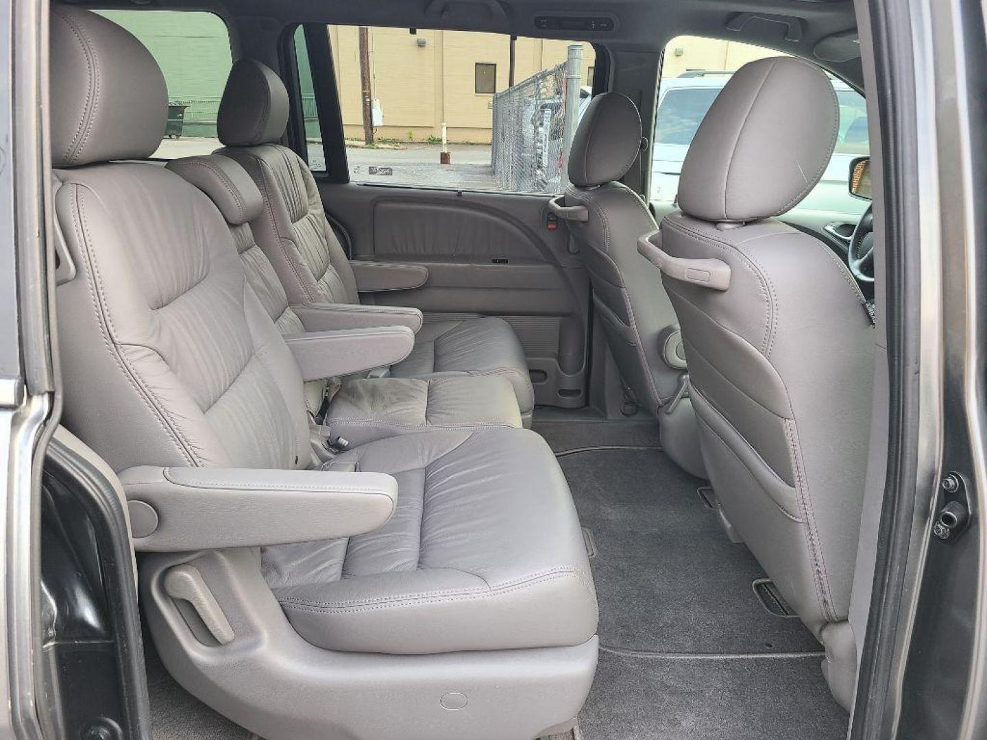 2009 GRAY HONDA ODYSSEY EXL (5FNRL38629B) with an 3.5L engine, Automatic transmission, located at 117 North Cameron Street, Harrisburg, PA, 17101, (717) 963-8962, 40.267021, -76.875351 - WE FINANCE!!! Good Credit/ Bad Credit/ No Credit - ALL Trade-Ins Welcomed!!! ***Guaranteed Credit Approval*** APPLY ONLINE or CALL us TODAY ;) Internet Prices and Marketplace Prices are SPECIAL discounted ***CASH DEALS*** Retail Prices are higher. Please call us to discuss your cash and finan - Photo#12